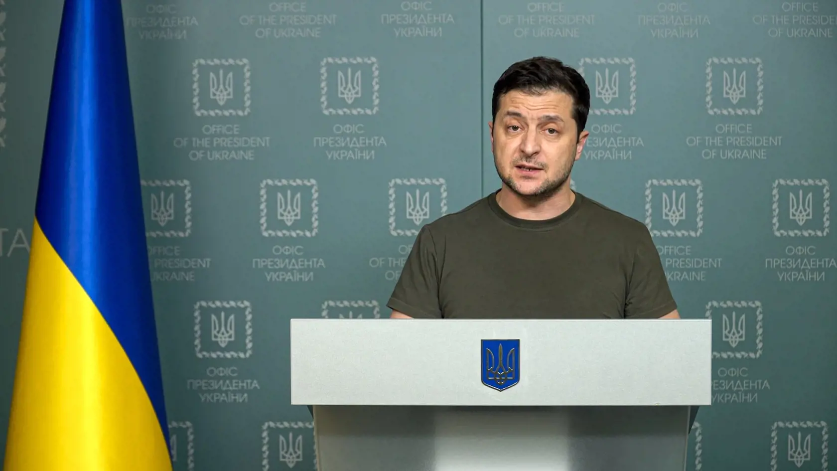KK1 Kyjev - Na snímke ukrajinský prezident Volodymyr Zelenskyj hovorí k národu 27. februára 2022 v Kyjeve. Ukrajinský prezident Volodymyr Zelenskyj v nedeľu vyhlásil, že Moskva bombarduje  obytné oblasti na Ukrajine, keď sa jej vojenské sily snažia preniknúť hlbšie na územie krajiny. FOTO TASR/AP

In this photo taken from video provided by the Ukrainian Presidential Press Office, Ukrainian President Volodymyr Zelenskyy speaks to the nation in Kyiv, Ukraine, Sunday, Feb. 27, 2022. Street fighting