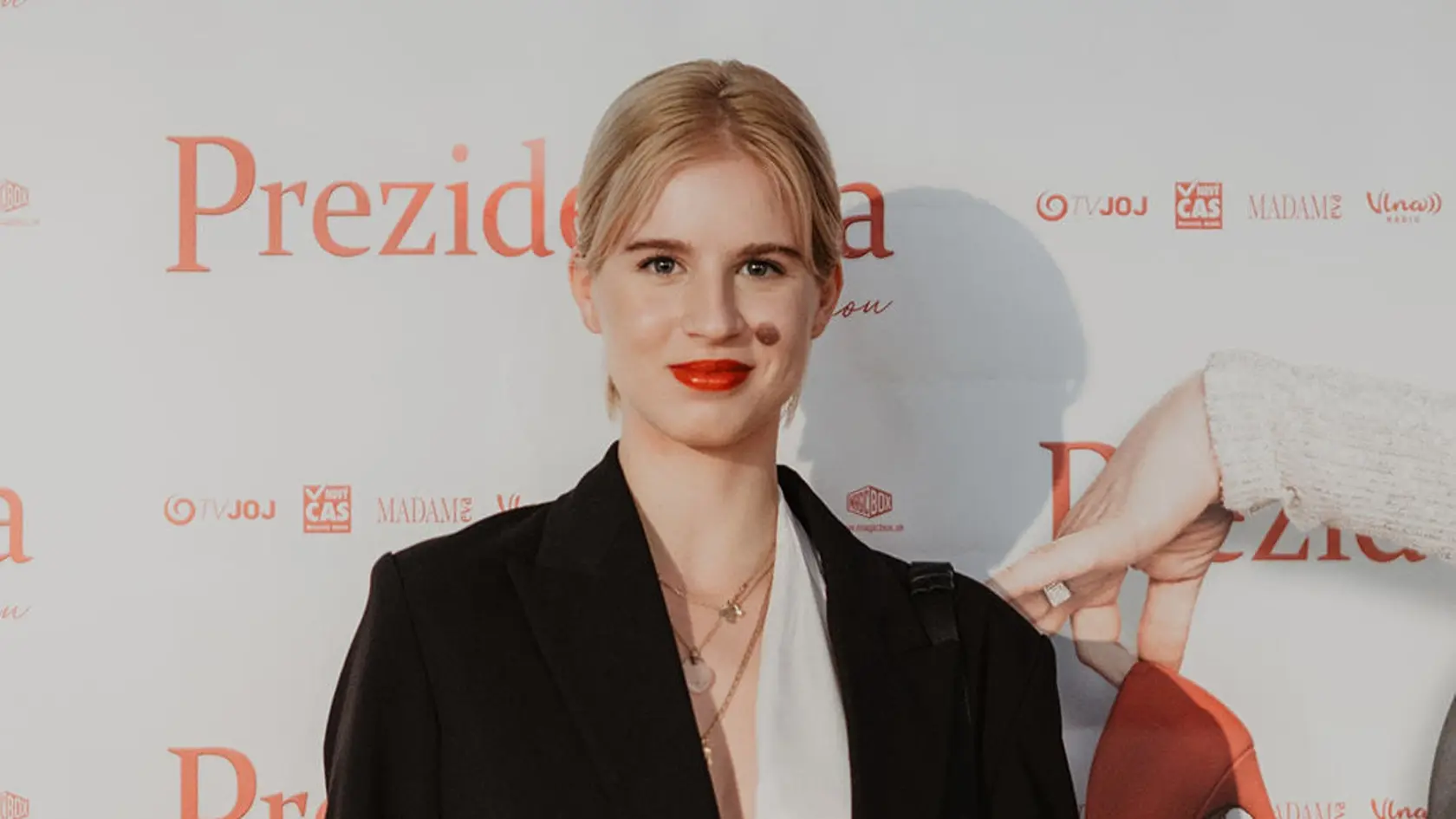 Emma Čaputová na premiére filmu Prezidentka.