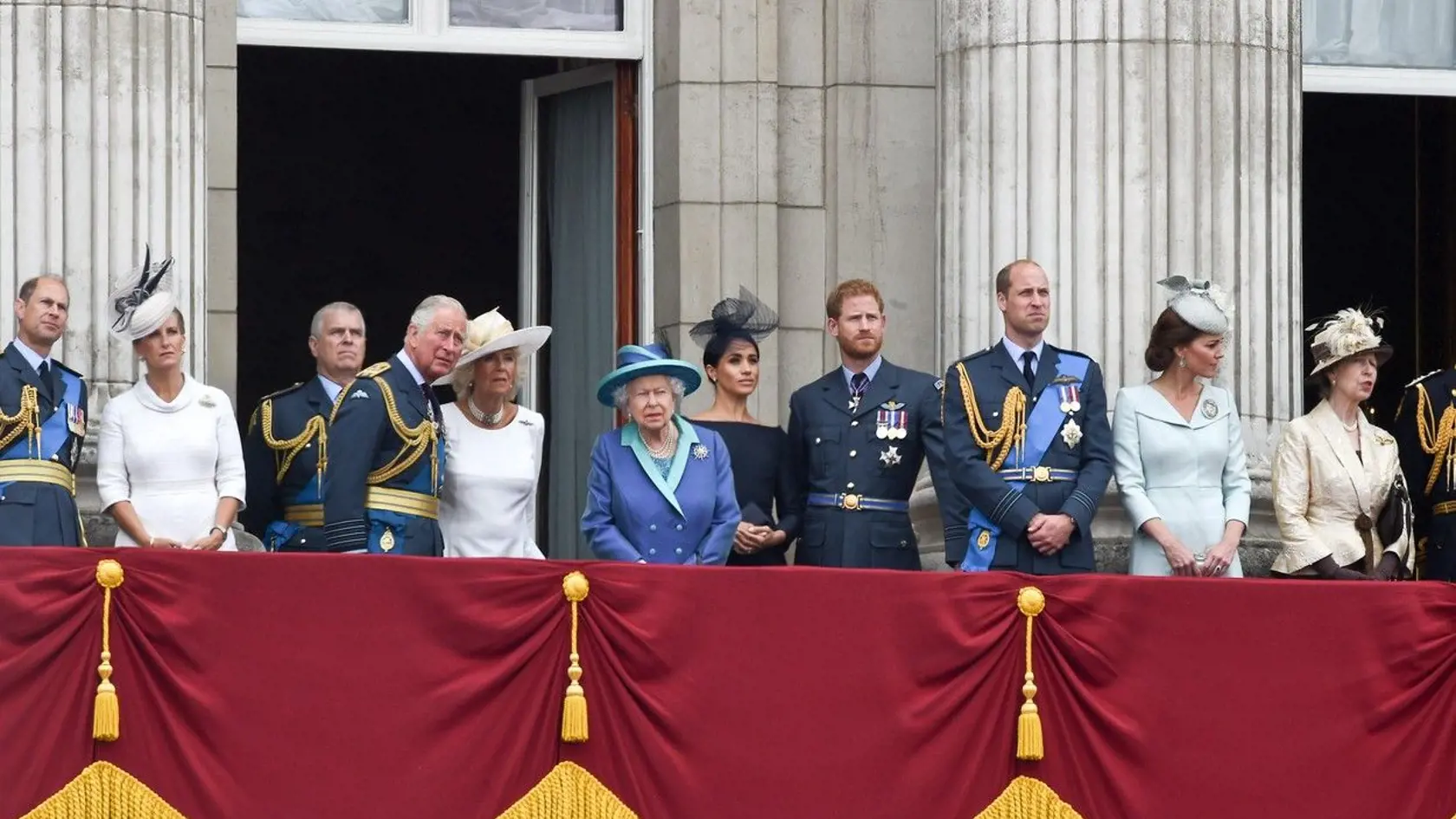 Kráľovná Alžbeta, Meghna Markle, princ Harry