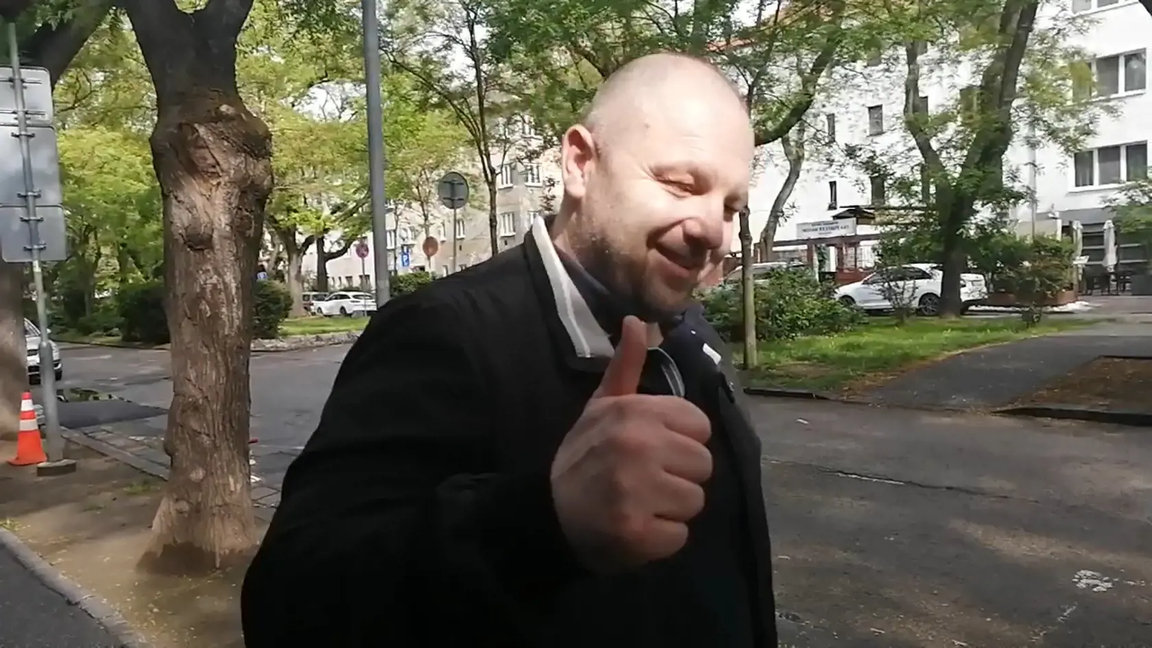 Martin Ribár: Mal som aj ja takú fázu počas väzby, že som bol psychicky mimo. Mal som pocit, že sa zbláznim. A začal som byť aj ja zlomený. Preto hovorím, väzba je na lámanie ľudí. Moja vlastná manželka aj niektorí kamaráti vraveli, nech poviem, čo chcú počuť. Ale ja vychovávam deti k absolútnej poctivosti a nevedel by som sa pozrieť vlastnej žene, deťom, mame, priateľom do očí. Nevedel by som sa vyrovnať s výčitkami svedomia, ak by som klamal. Pokračovanie nájdete na ďalšej strane.