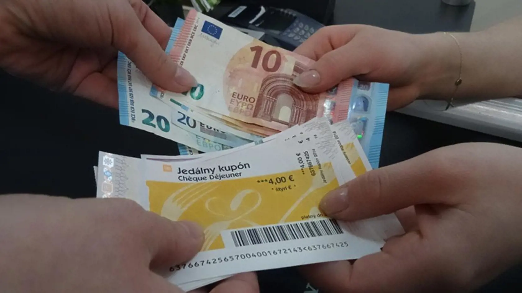 Zvykli sme si za stravenky kupovať jedlo.