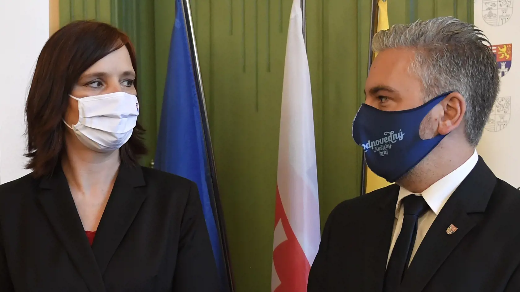 Na snímke zľava podpredsedníčka vlády SR pre investície a informatizáciu Veronika Remišová (Za ľudí) a predseda Košického samosprávneho kraja (KSK) Rastislav Trnka počas tlačovej konferencie  na úrade KSK v Košiciach 12. júna 2020. FOTO TASR - František Iván