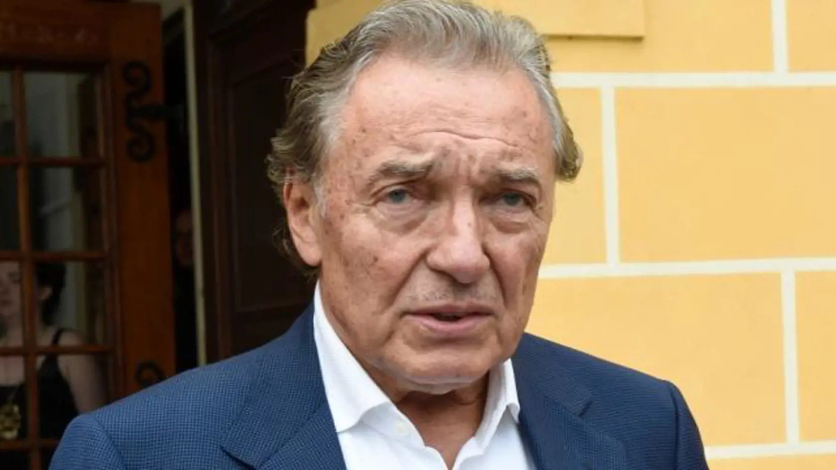 Ivana Gottová na želanie Karla Gotta už týždne intenzívne spolupracuje s architektom na príprave dôstojného miesta posledného odpočinku zlatého Slávika. Toto by chceli stihnúť dokončiť ešte teraz pred Vianocami, aby mu fanúšikovia na najkrajšie sviatky roka mali možnosť zapáliť sviečku.