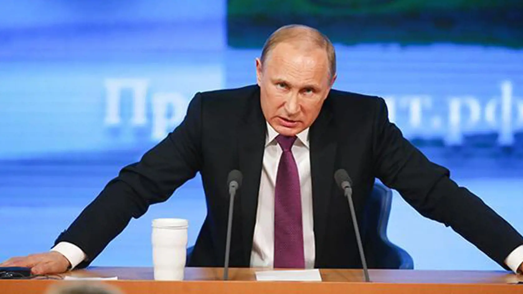 Putin vyzval "susedov Ruska", aby neeskalovali napätie. Moskva si podľa neho plní všetky záväzky.
