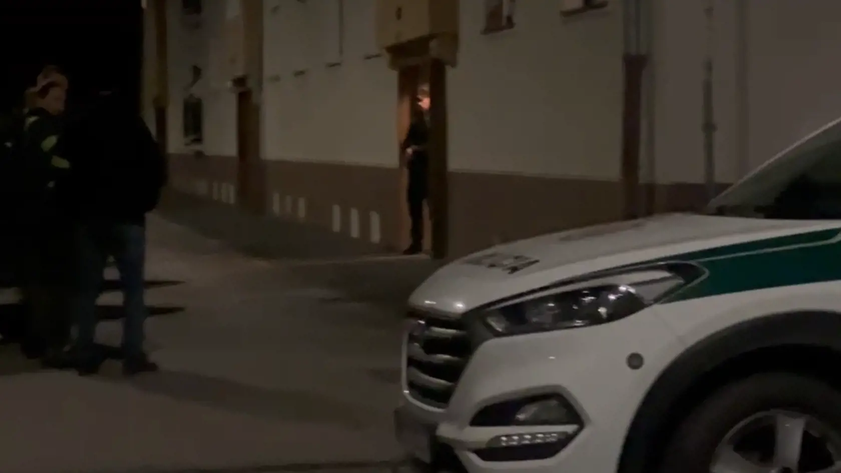 Hrôzostrašný čin v Hlohovci: V byte našli telo mladíka, zabiť ho mal vlastný otec!