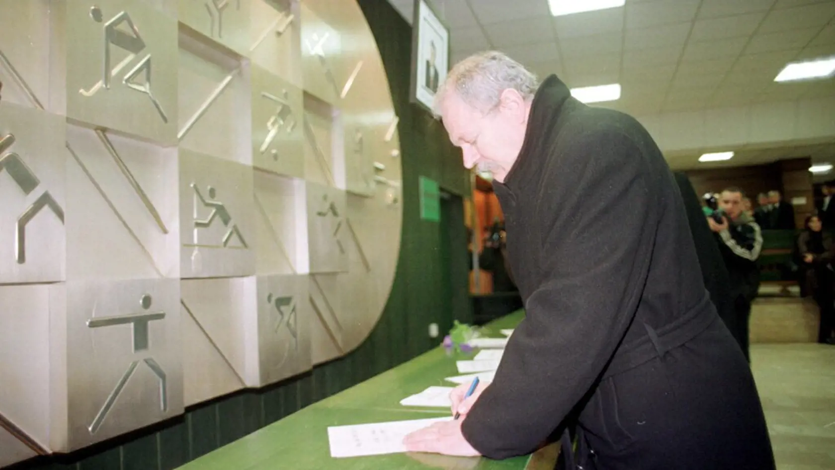 Posledná rozlúčka s ex-ministrom hospodárstva a  bývalým generálnym riaditeľom SPP Jánom Duckým   15. januára 1999 v Bratislave.