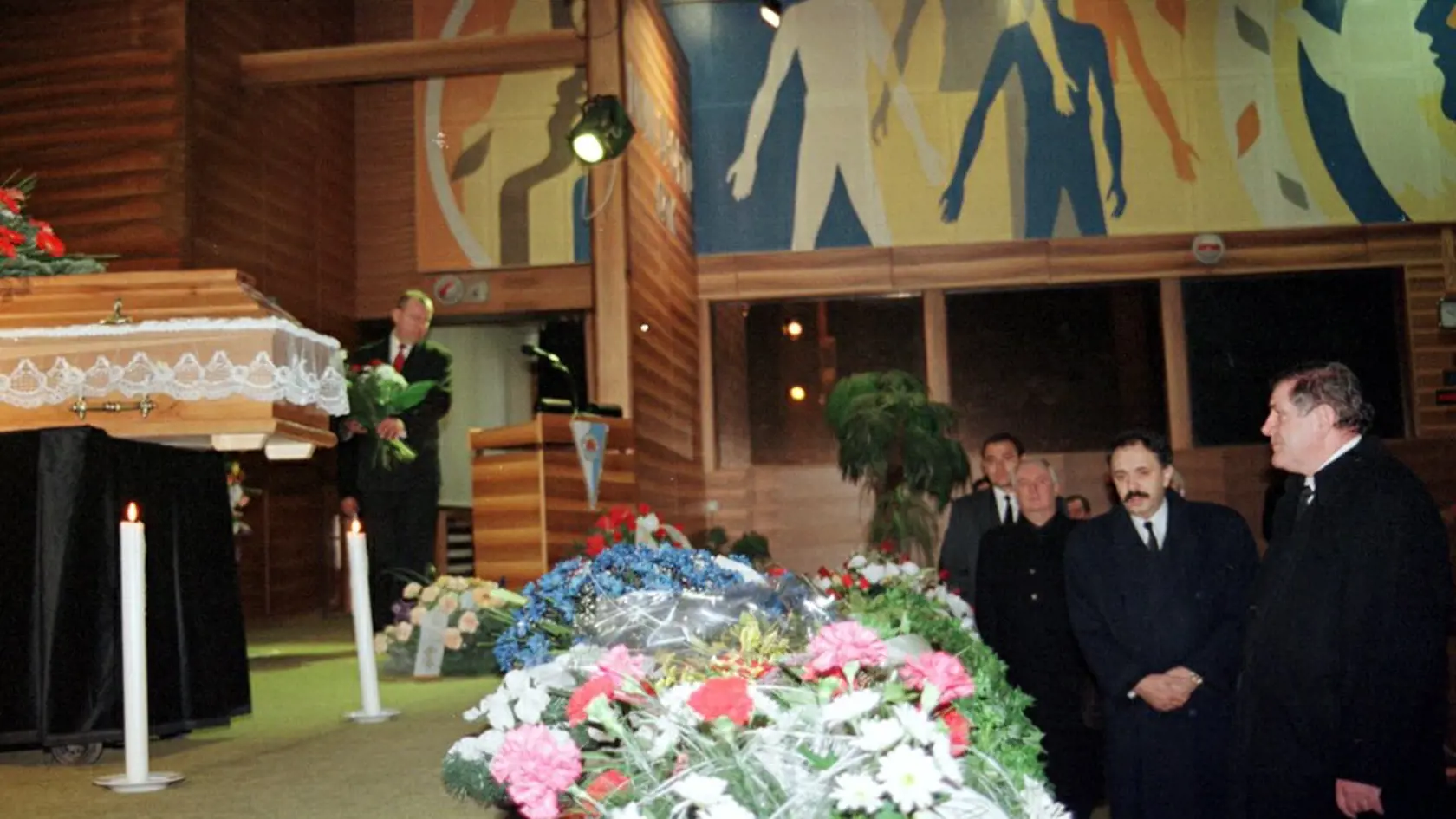 Posledná rozlúčka s ex-ministrom hospodárstva a  bývalým generálnym riaditeľom SPP Jánom Duckým   15. januára 1999 v Bratislave.