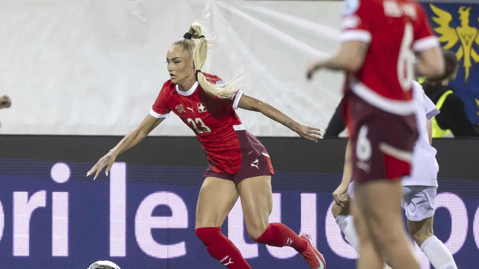 Alisha Lehmann je najväčšou hviezdou Švajčiarska.