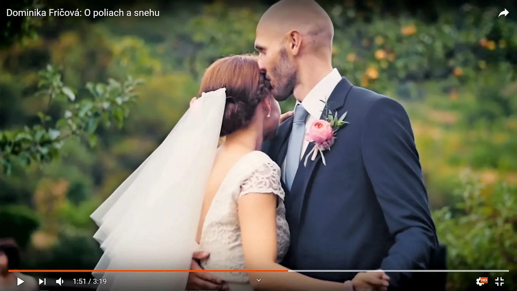 Bola to láska: Po rozvode sa vedkyňa Dominika zo žiaľu za láskou vyspievala v pesničke O poliach a snehu. Videoklip k nej tvoria zábery z ich svadby s Michalom.