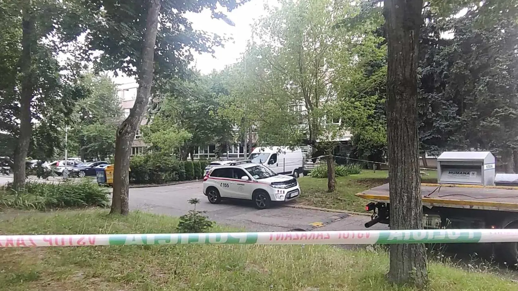 Na bratislavskej škole na Skalickej ulici došlo k sobotu (1.7.) k tragickému incidentu. V priestoroch vzdelávacieho zariadenia vypukol požiar. Privolaní hasiči po jeho uhasení našli na mieste telo muža bez známok života.