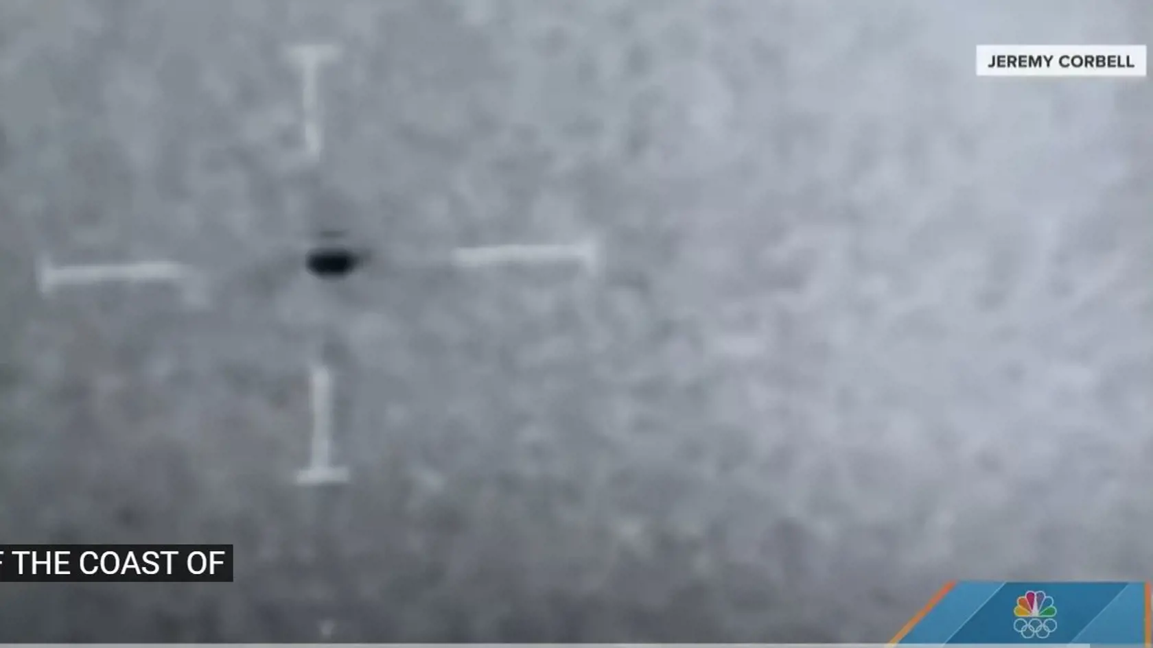 Pravdivosť čiernobielych záberov, na ktorých je vidieť neidentifikovaný lietajúci objekt (UFO), potvrdil Pentagón.