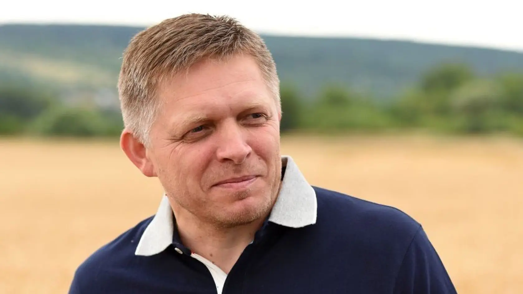 Robert Fico počas žatevného výjazdu v Maduniciach.