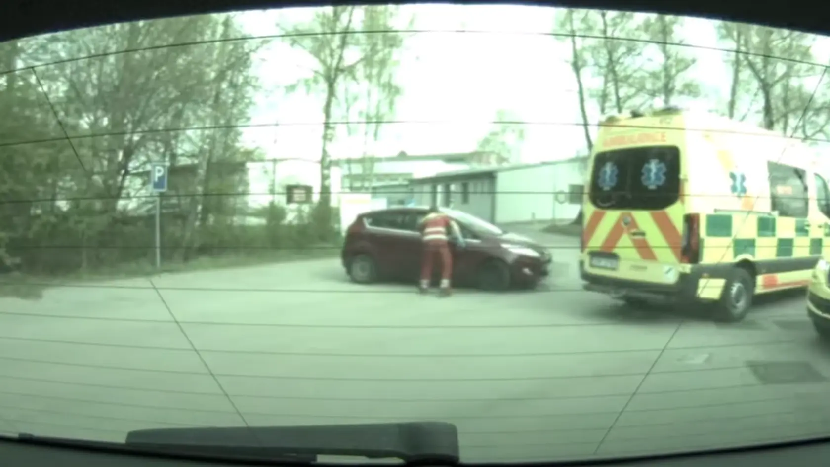 Na miesto po pôrode dorazili aj záchranári.
