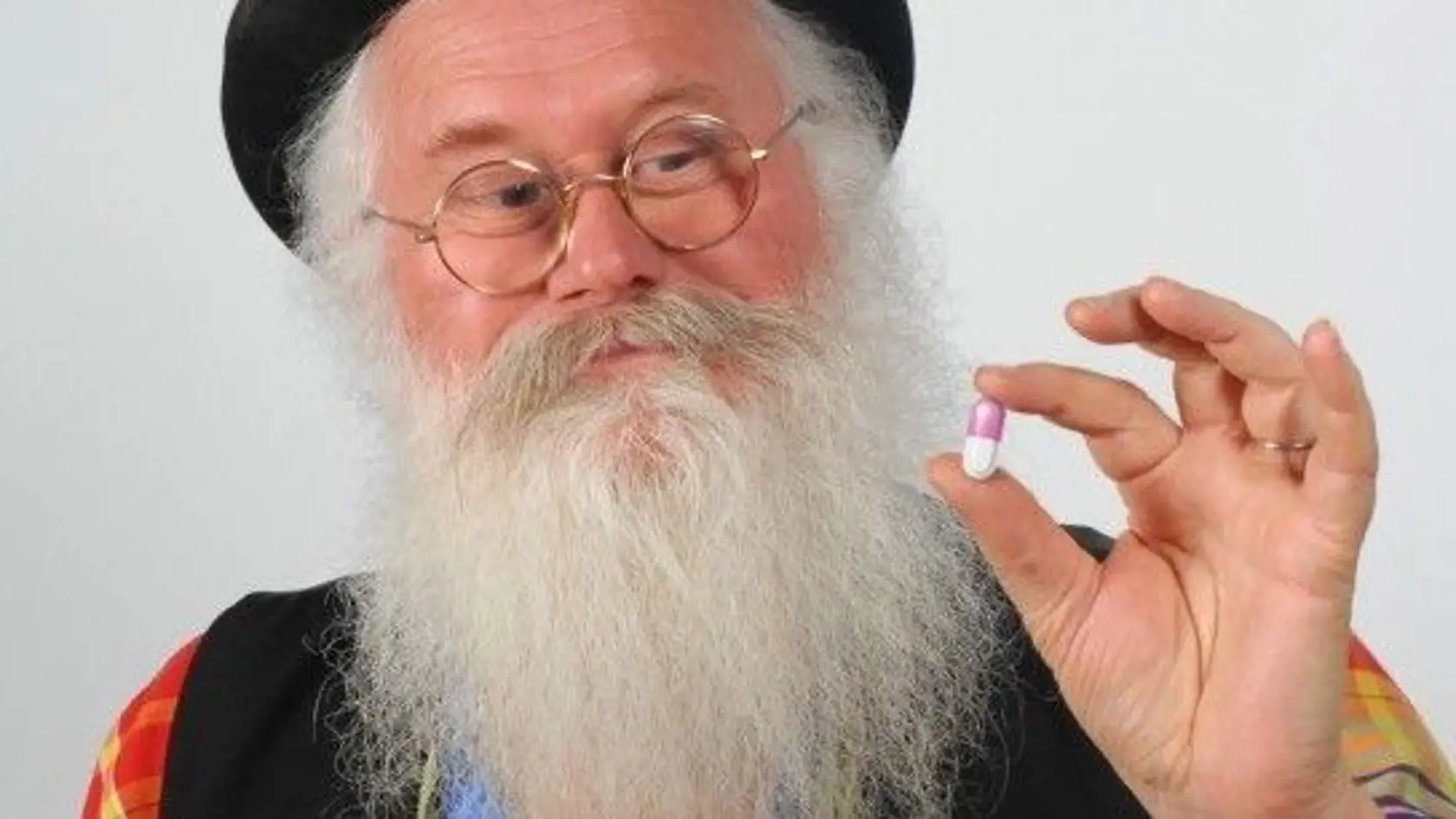 Môže zadržiavanie prdov uškodiť zdraviu? Občasné zadržanie prdu v nevhodnej situácií, ako napríklad vo výťahu, vás nezabije, no môže vás uviesť do nepohodlia. Ak budete plyny v sebe zadržiavať, oni samé od seba nejakým zázrakom nezmiznú. V skutočnosti budú spôsobovať nadúvanie a bolesť v oblasti brucha. Ak cítite potrebu si prdnúť, tak to radšej jednoducho urobte a nechajte plyn zo seba uniknúť, ako by ste ho mali v sebe zadržiavať.
