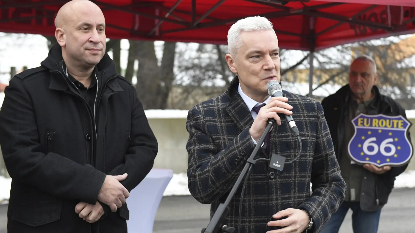 Kontrolný deň stavby v Kežmarku. Minister dopravy Jozef Ráž (Smer-SD) a poslanec NR SR a primátor mesta Ján Ferenčák (Hlas-SD).