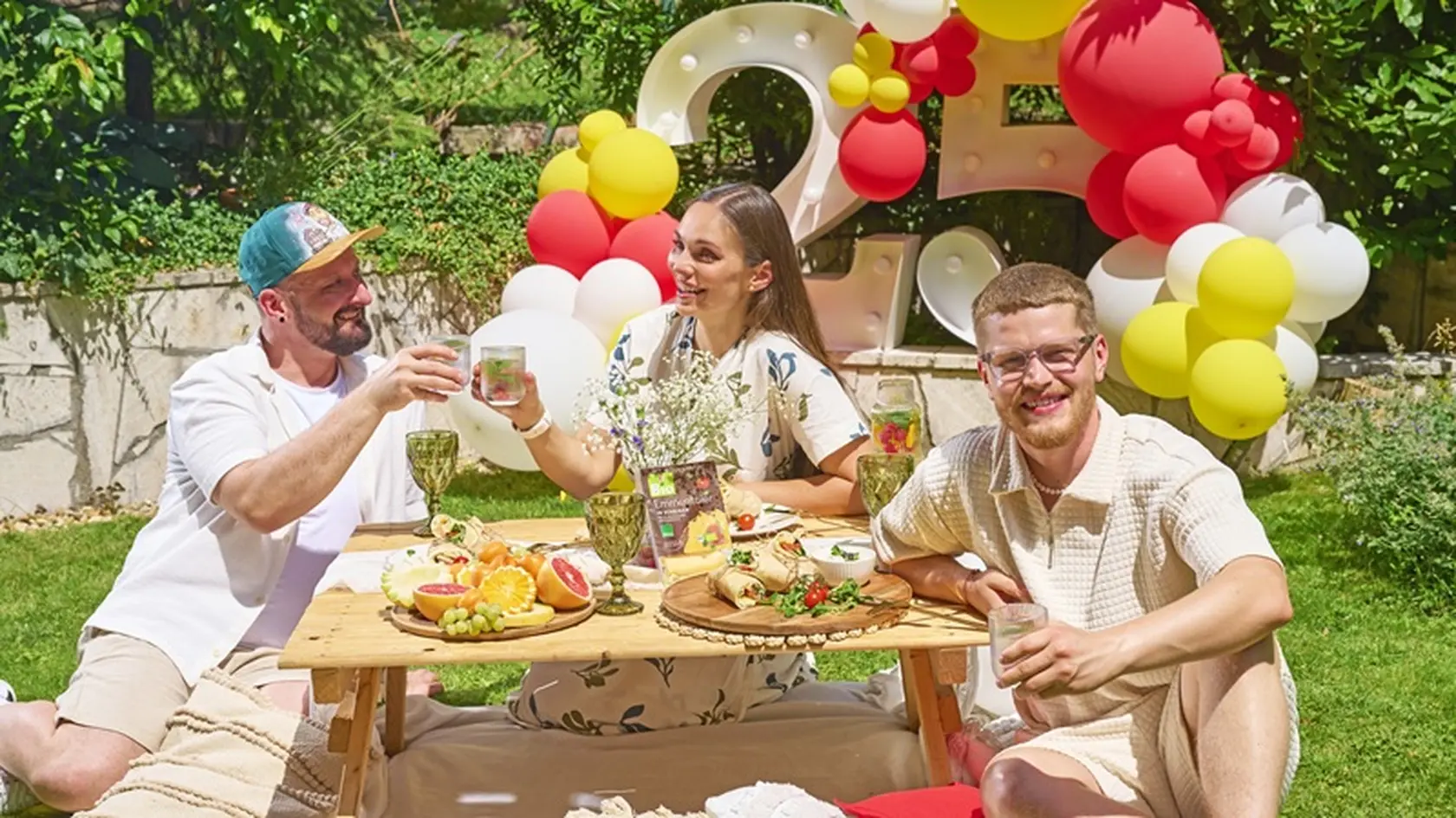 Oliver Oswald, Soňa Schwarcz a Miňo Macuľa si užili perfektnú letnú párty