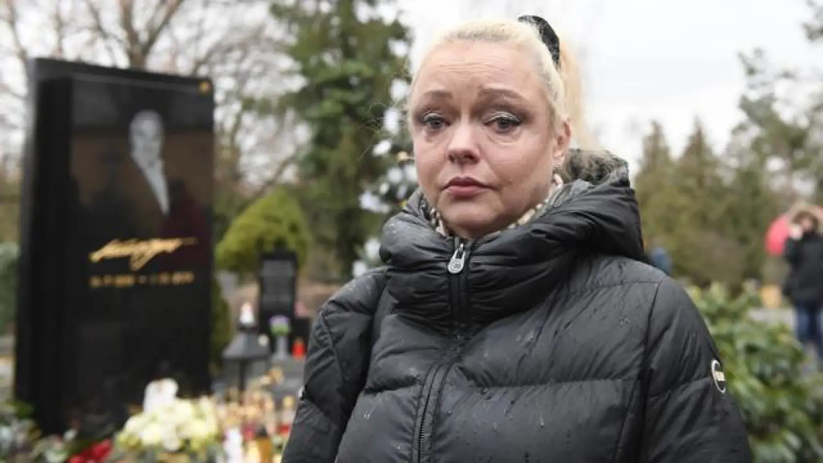Dominika Gottová sa snaží zo všetkých síl splniť sľub, ktorý dala svojmu otcovi krátko pred jeho smrťou - chce si dať svoj život do poriadku...