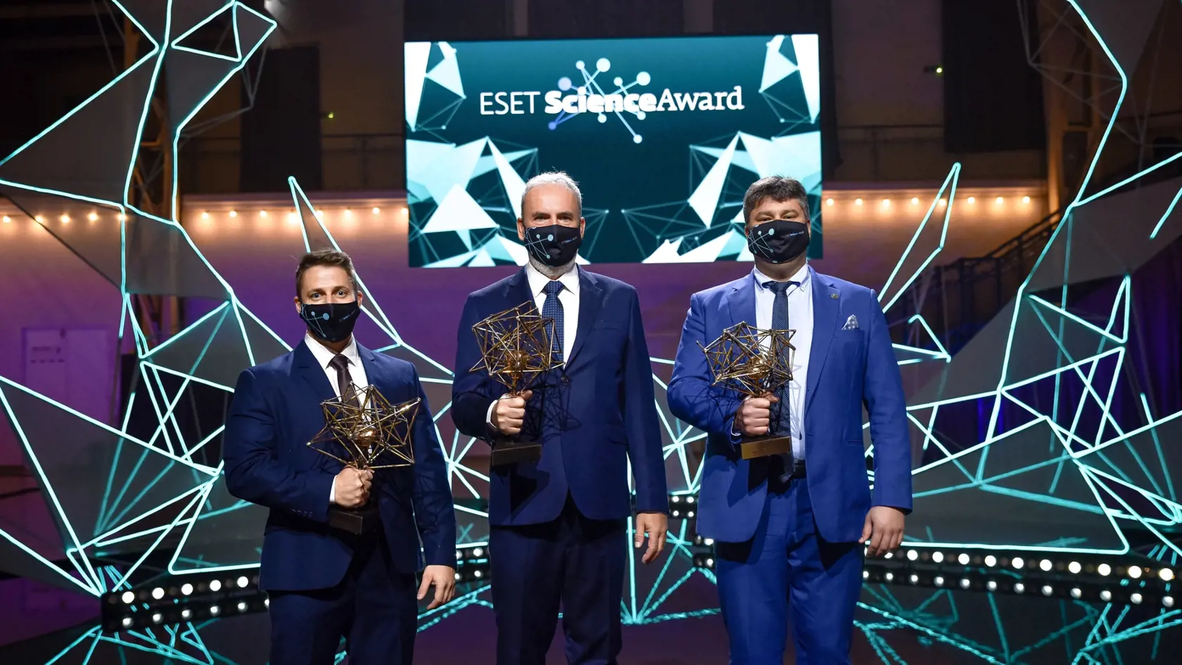 Laureáti minuloročného ocenenia ESET Science Award.