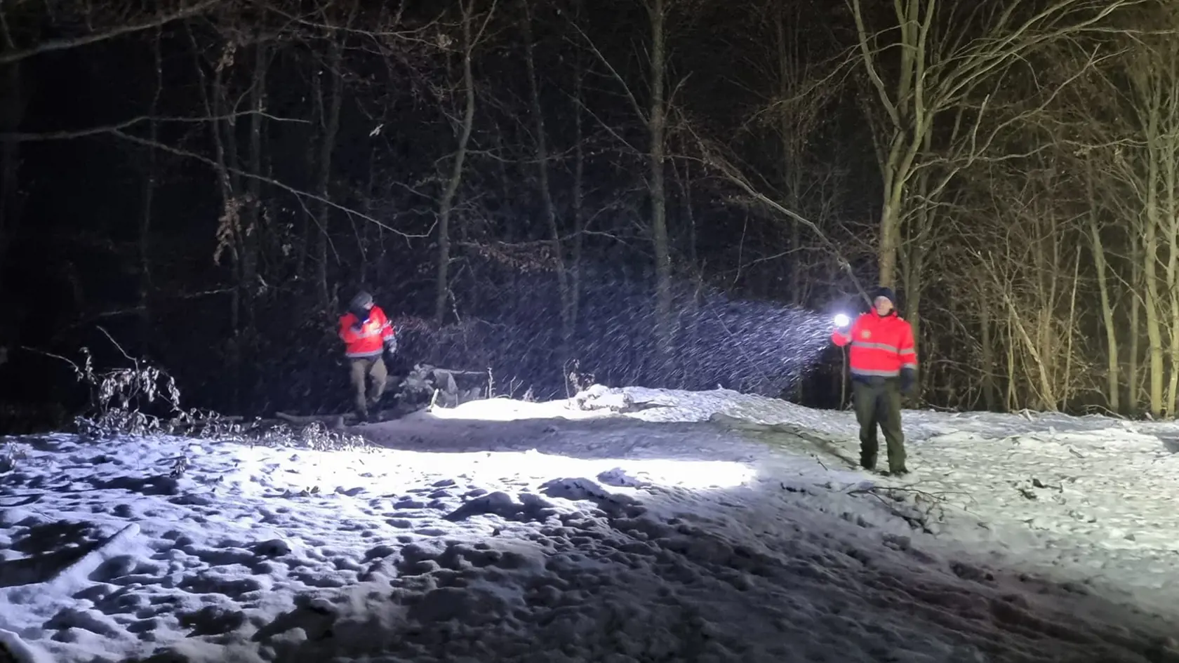 Pátranie po nezvestnej Veronike: Záchranári, polícia, hasiči aj dobrovoľníci hľadali mladú ženu celú nedeľu, žiaľ, neúspešne.