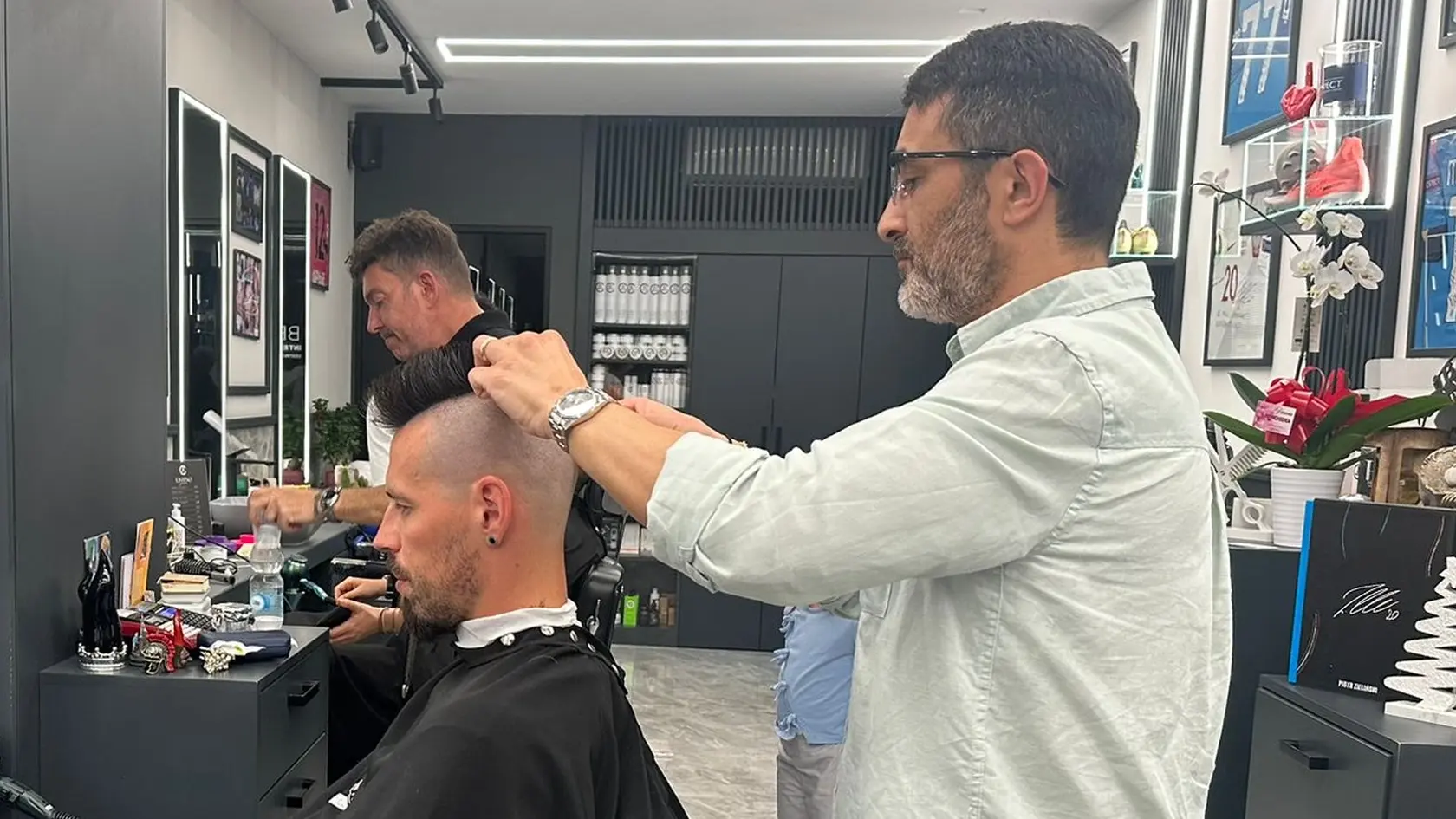Prvé Hamšíkove kroky po prílete do Neapola viedli k známemu barberovi, ktorý sa roky staral o jeho účes. 