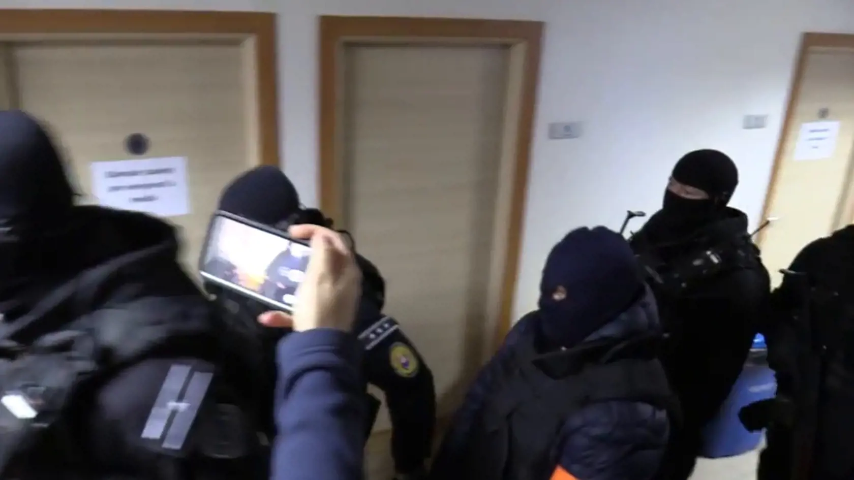 Pojednávanie so Zoltánom Andruskóom sa uskutočňuje za prísnych bezpečnostných podmienok.