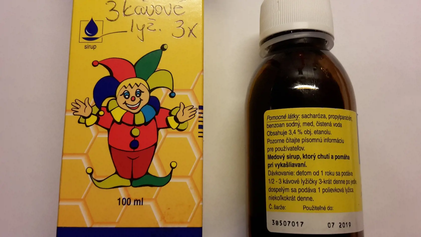 Ide o 100ml sirup Thymomel v hnedej fľaštičke.