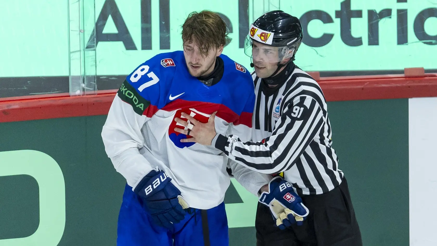Tretí zápas slovenskej hokejovej reprezentácie na MS 2025 v Štokholme. Na snímke je Pavol Regenda,