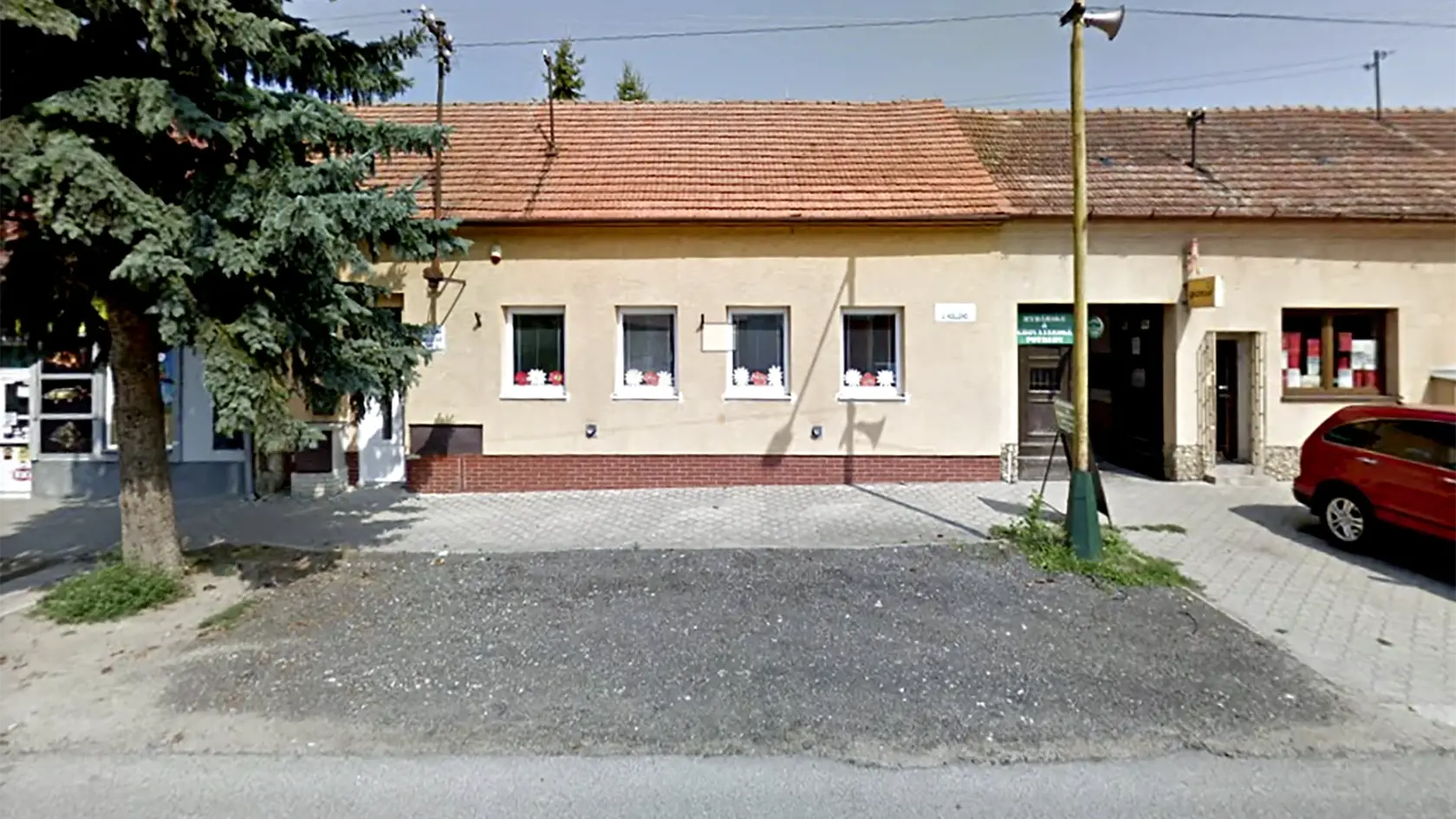 V rodnom Šaštíne ponesie miestna umelecká škola jej meno.