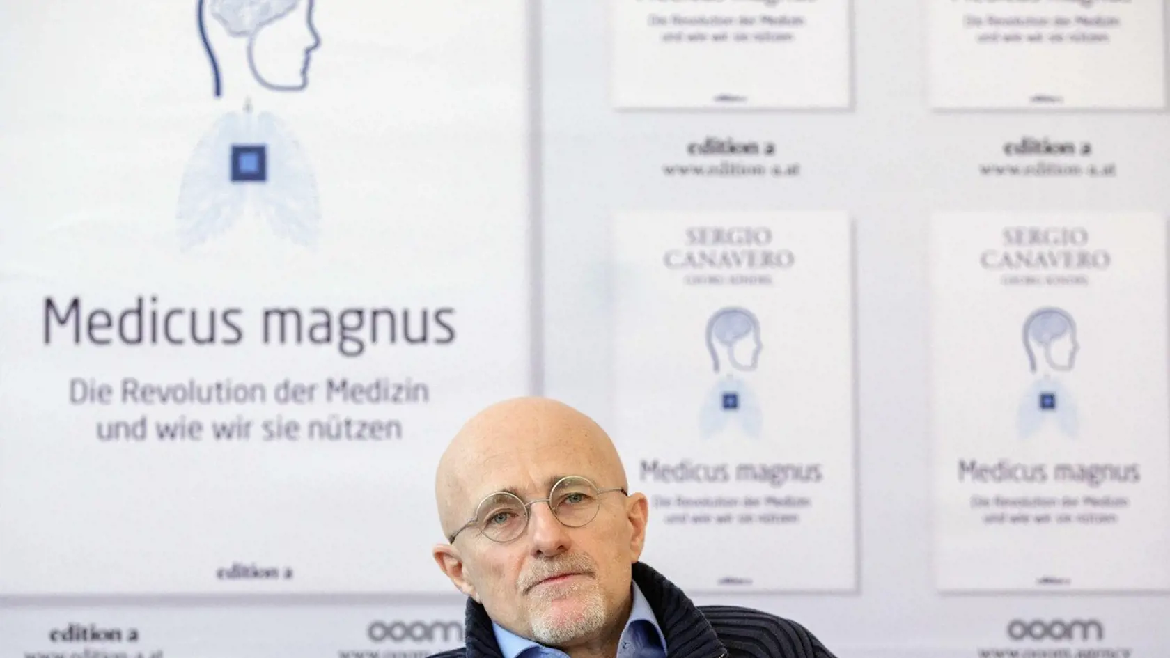 Profesor Sergio Canavero na dnešnej konferencii vo Viedni.
