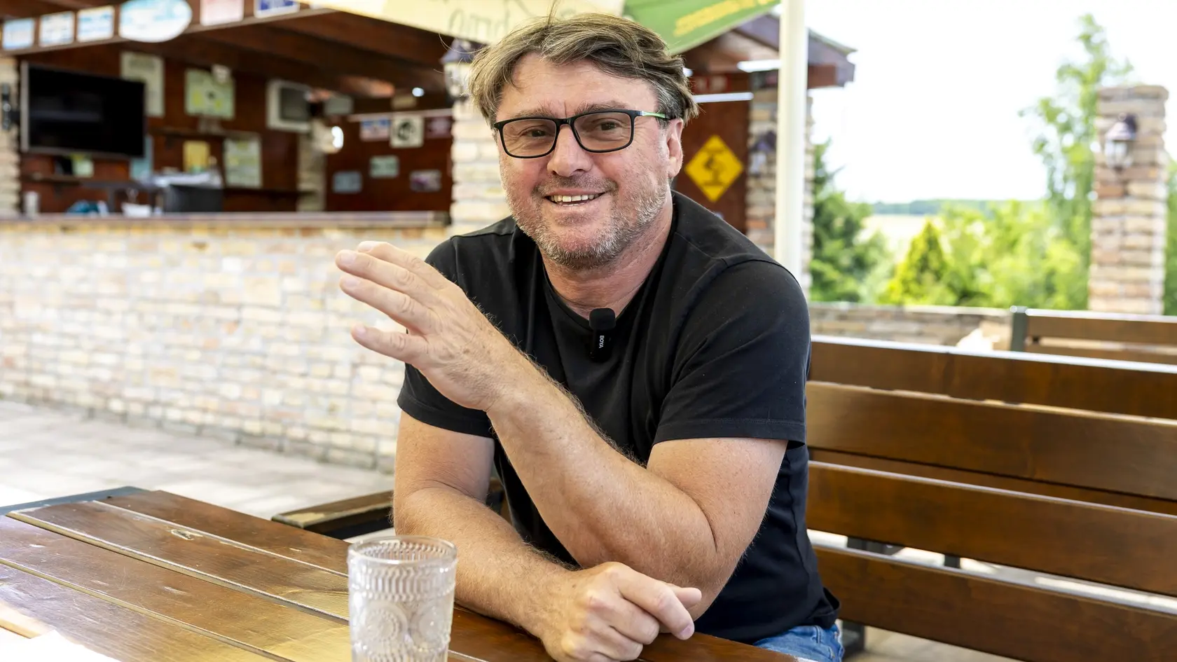 Pri príležitosti 60. narodenín Ľubomíra Moravčíka sme slovenskú futbalovú legendu navštívili v rodnej Nitre.