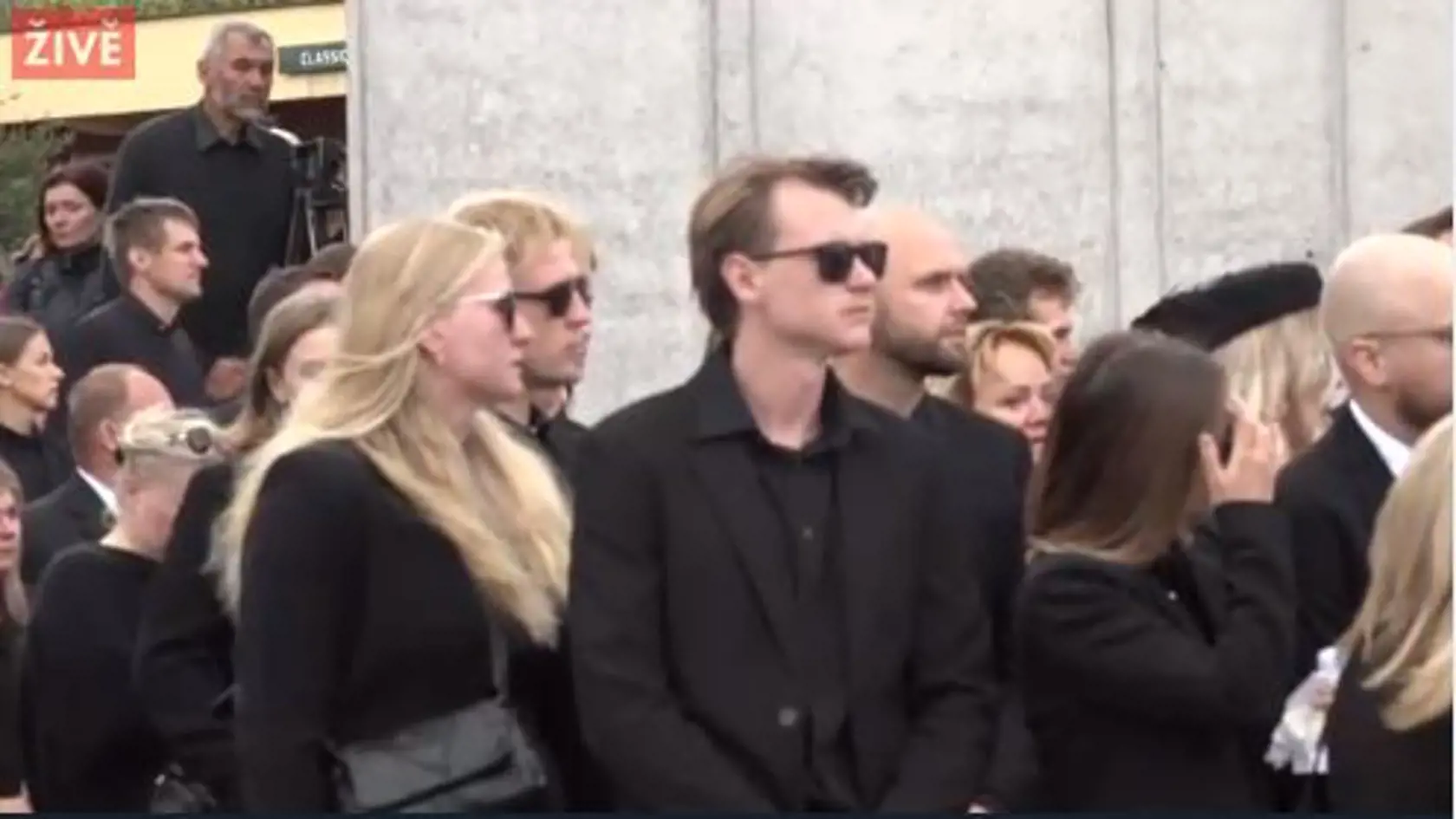Zdrvený manžel Vlastimil Burda.