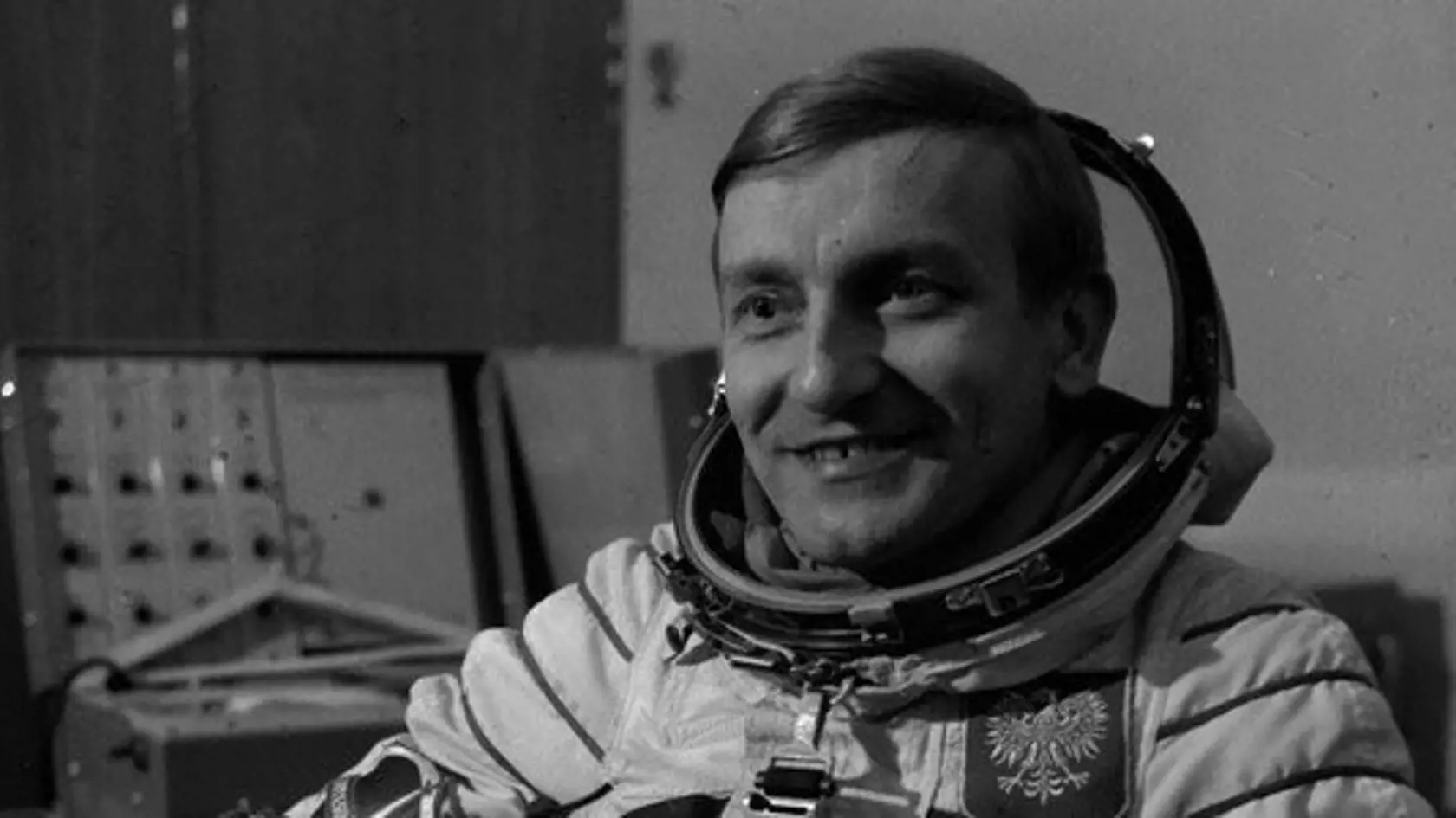 Vo veku 81 rokov zomrel v pondelok popoludní vo varšavskej nemocnici prvý a dosiaľ jediný poľský kozmonaut, generál Miroslaw Hermaszewski.