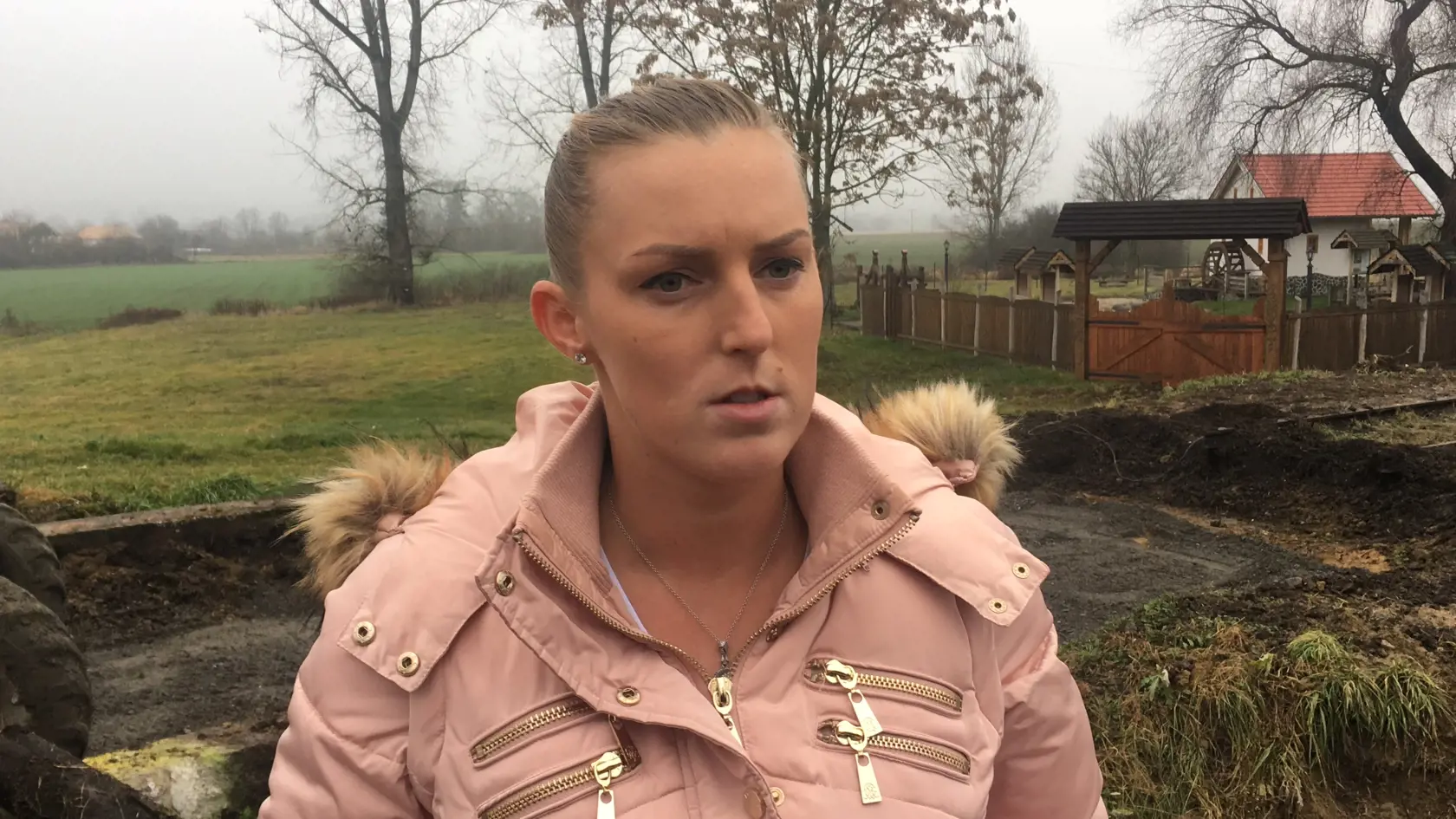 &quot;Podmienky, ktoré obec stanovila pri schválení stavebného povolenia, realizátor nechcel akceptovať,&quot; tvrdí zástupkyňa starostky Réka Papp.