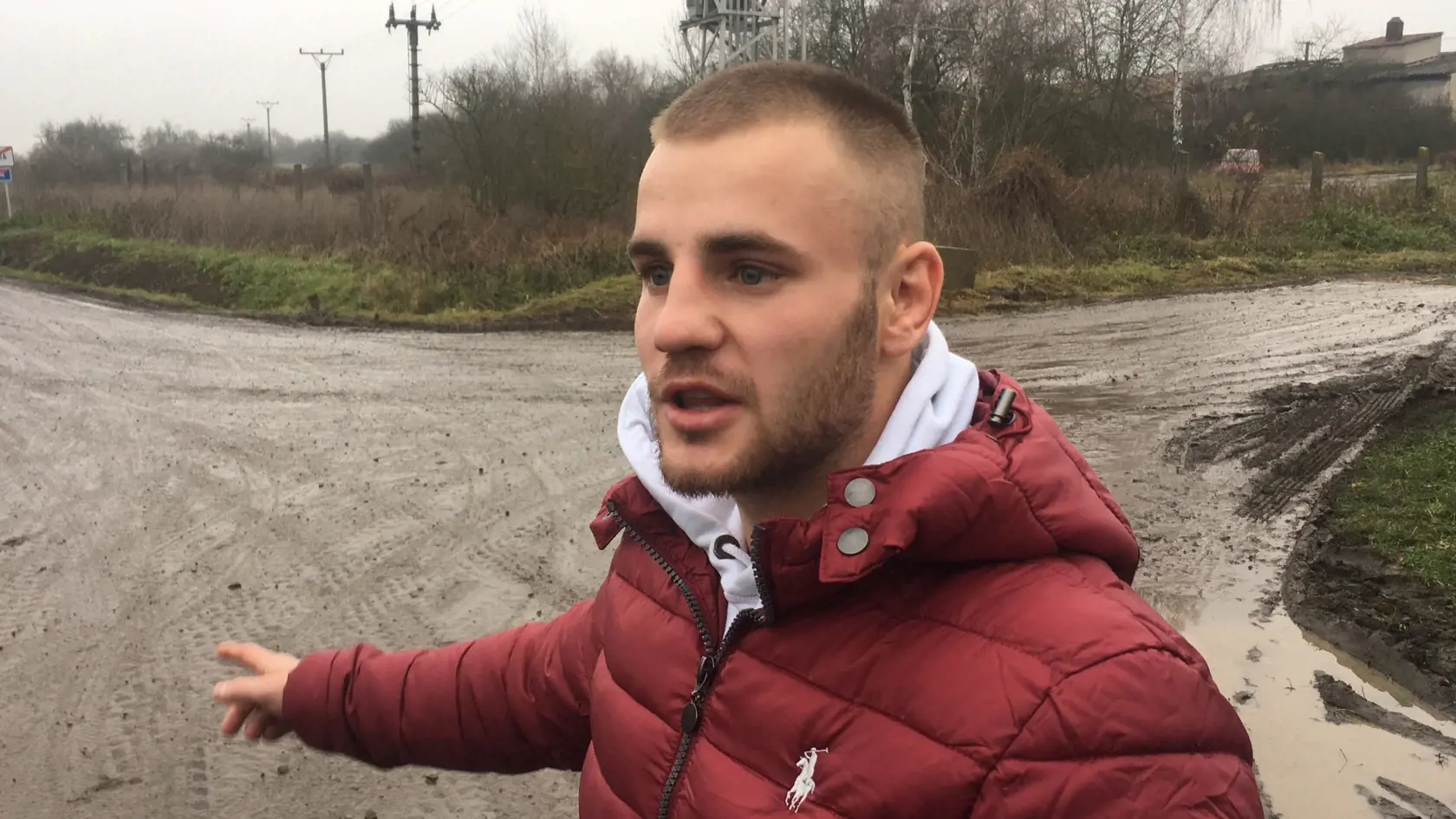 Pre rekonštrukciu železničného priecestia je pohraničná obec Kalonda pri Lučenci odrezaná od sveta.