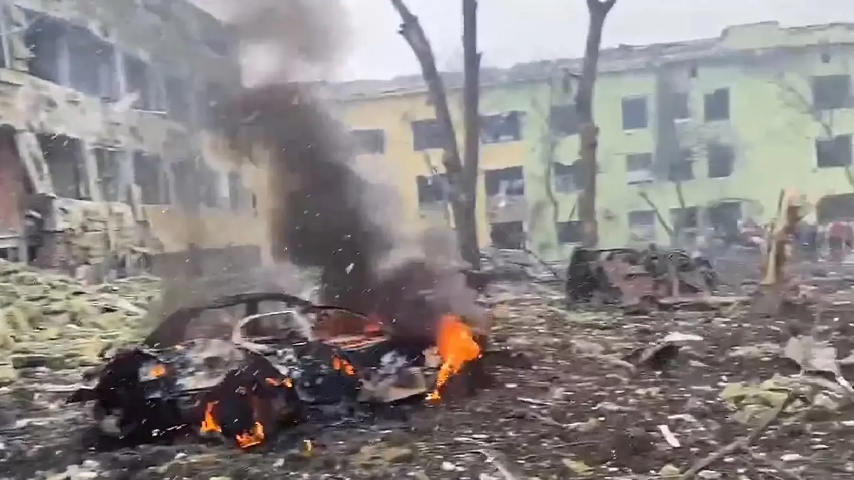 Podľa mariupolskej radnice utrpela pôrodnica „kolosálne poškodenie“. Rusko pritom sľúbilo, že bude v stredu akceptovať prímerie kvôli evakuácii civilistov, no Putin už po štvrtýkrát takýto sľub nedodržal.