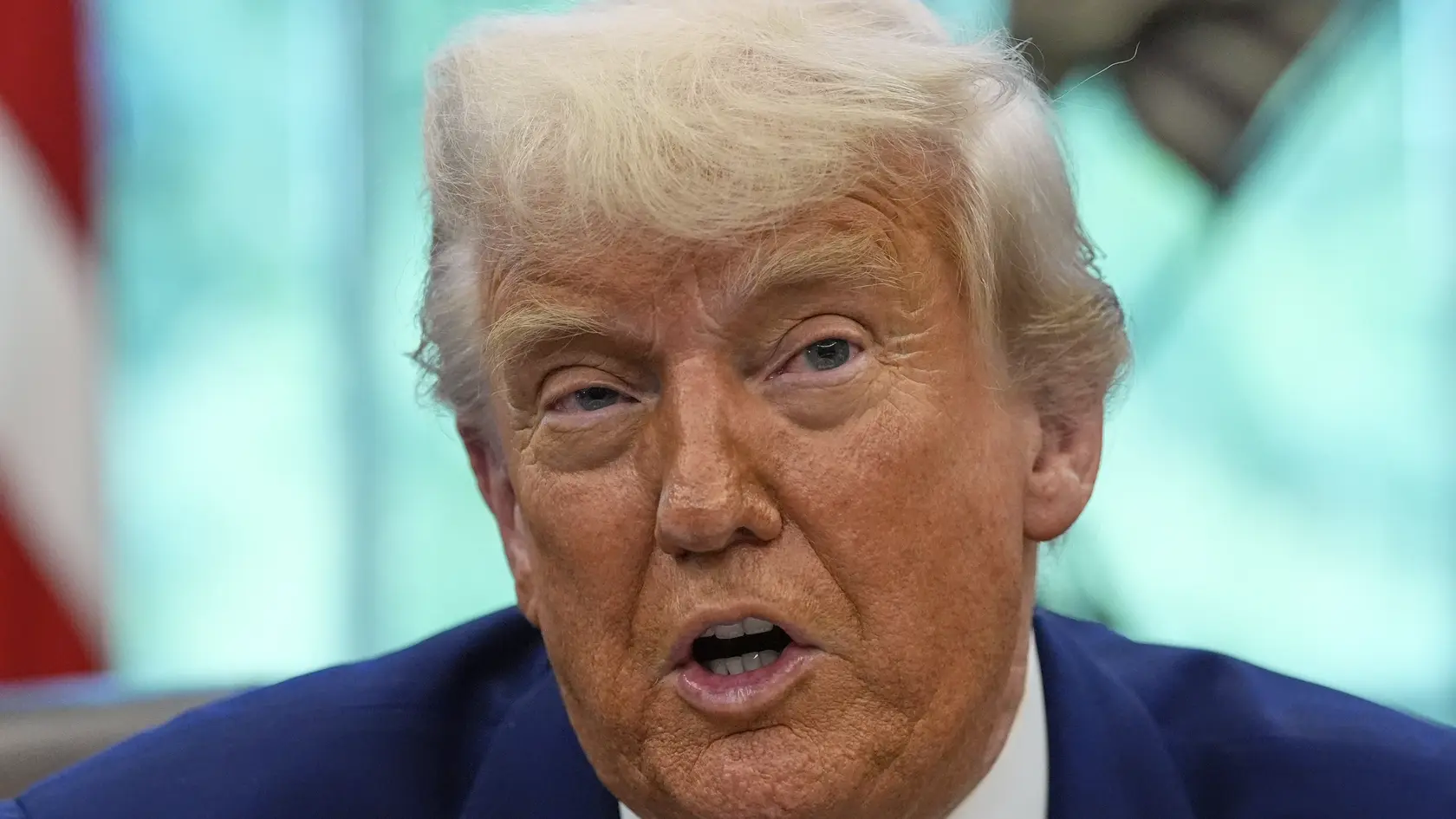 Harvardova univerzita v piatok zažalovala administratívu amerického prezidenta Donalda Trumpa po tom, ako vo štvrtok zakázala tejto prestížnej škole prijímať zahraničných študentov.