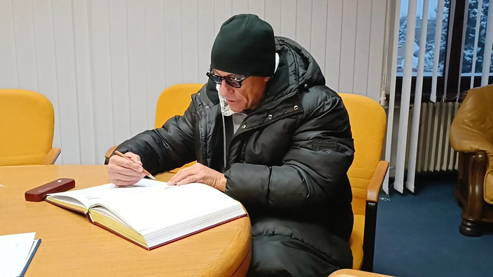 Na michalovskej radnici: V Michalovciach sa zapísal do mestskej kroniky.