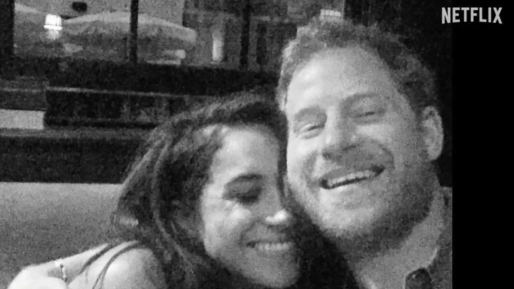 Dokument Harry a Meghan momentálne beží na Netflixe. Jeho pokračovanie je naplánované na 15. decembra. Kráľovská dvojica sľubuje pravdu ohľadom monarchie a vzťahov. V prvých troch častiach sme sa však doposiaľ nič nové nedozvedeli.