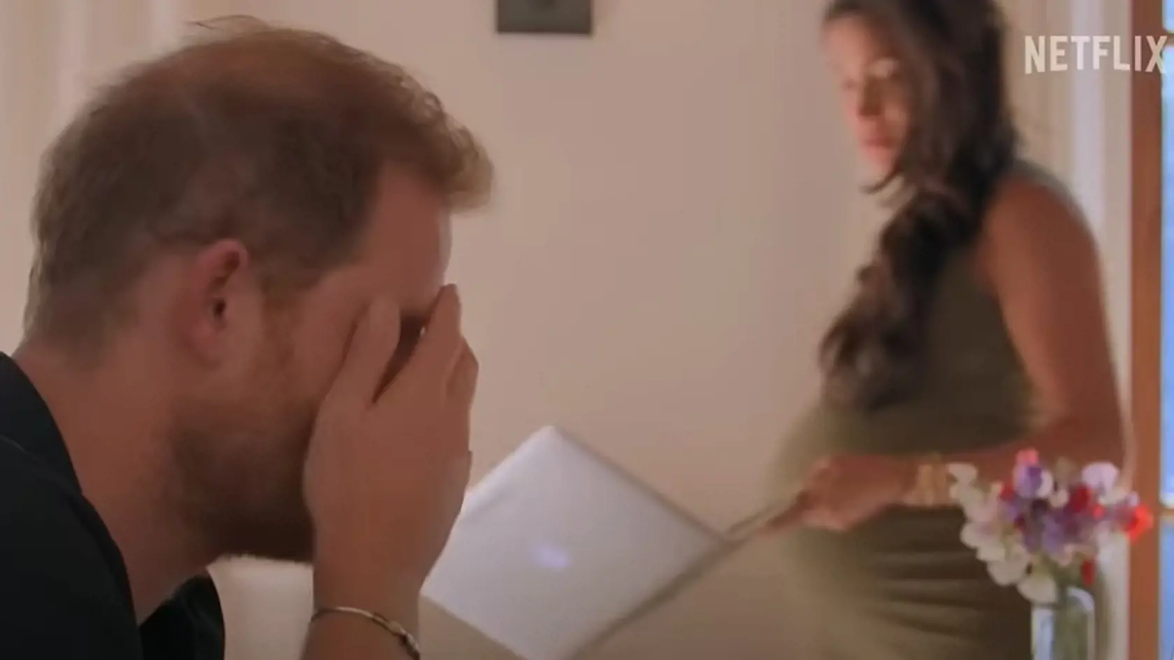 Dokument Harry a Meghan momentálne beží na Netflixe. Jeho pokračovanie je naplánované na 15. decembra. Kráľovská dvojica sľubuje pravdu ohľadom monarchie a vzťahov. V prvých troch častiach sme sa však doposiaľ nič nové nedozvedeli.