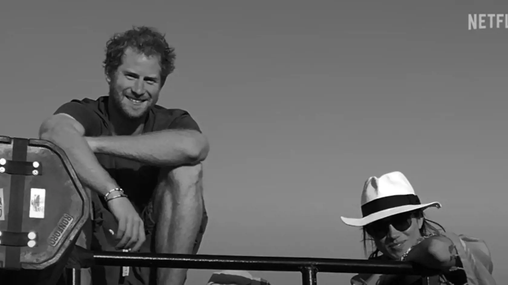 Dokument Harry a Meghan momentálne beží na Netflixe. Jeho pokračovanie je naplánované na 15. decembra. Kráľovská dvojica sľubuje pravdu ohľadom monarchie a vzťahov. V prvých troch častiach sme sa však doposiaľ nič nové nedozvedeli.