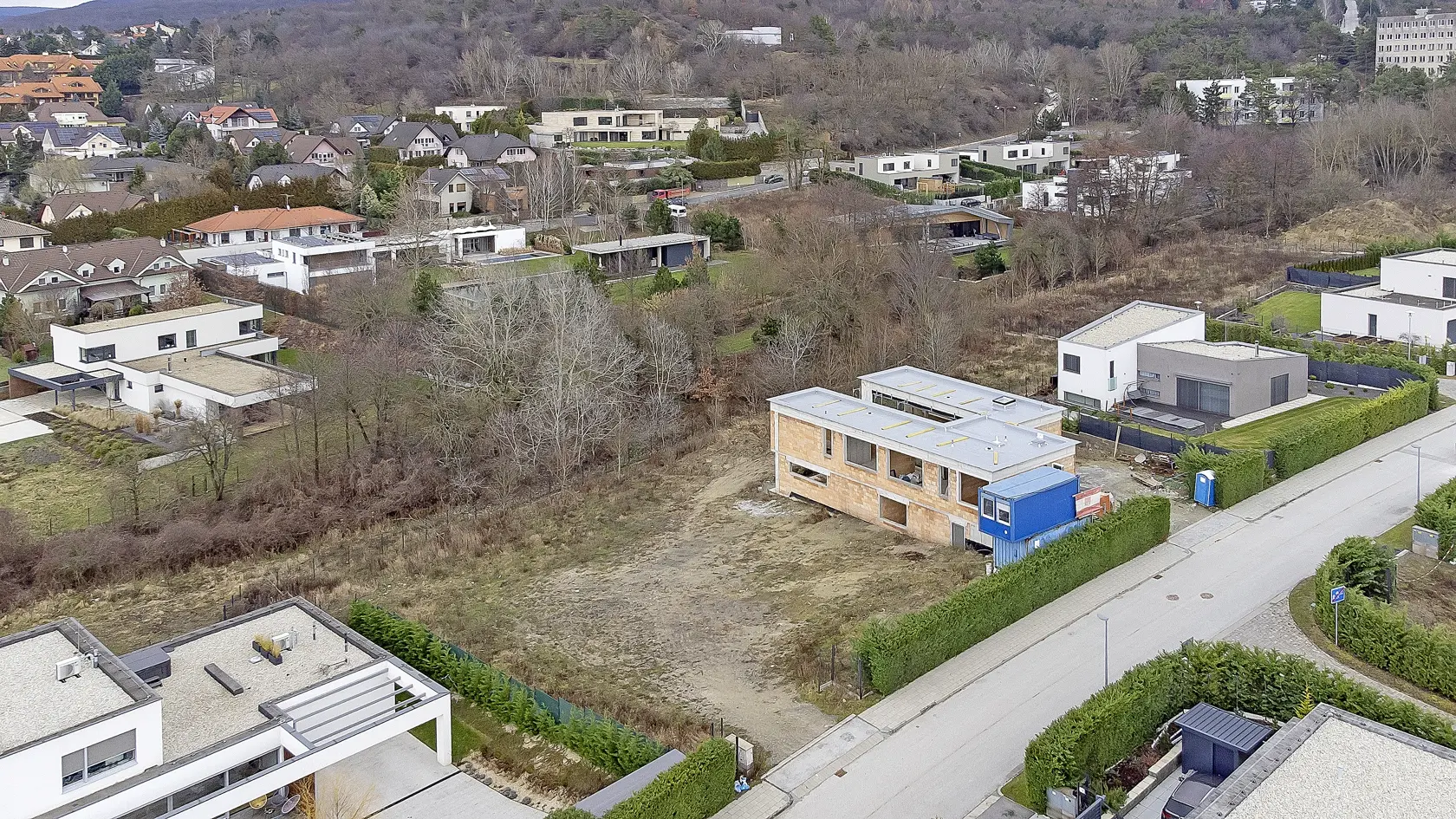 Dom, ktorý si Ondrej Kandráč so svojou manželkou Erikou postavili v bratislavskej mestskej časti Záhorská Bystrica. Takto vyzeral ešte počas výstavby.