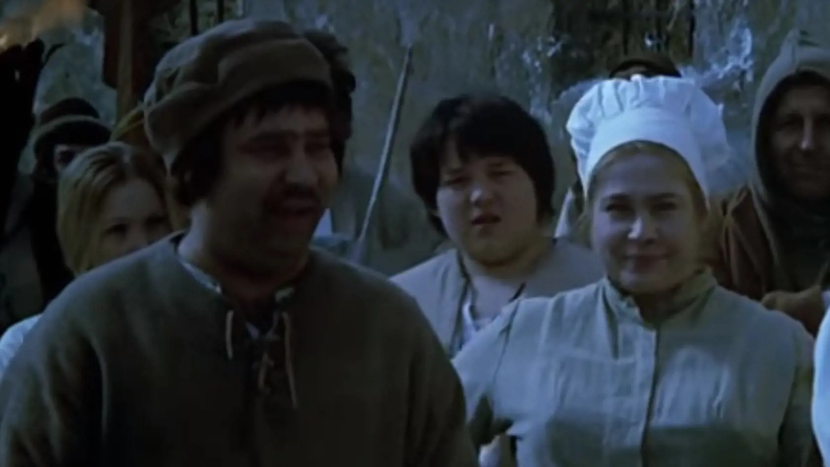 V pomerne mladom veku zomrel aj ďalší herec, Vladimír Menšík († 58) alias Vinzek, ktorý si zahral vo viac ako 120 filmoch a je považovaný za jedného z najlepších českých hercov v histórii. Počas nakrúcania Popolušky sa však hovorilo o jeho sklonoch k alkoholizmu a jeho záľube v pití neprospievala ani astma, ktorá ho trápila už od strednej školy. Problémy s dýchaním nakoniec Menšíka zrazili na kolená a herec naposledy vydýchol v Brne v roku 1988.