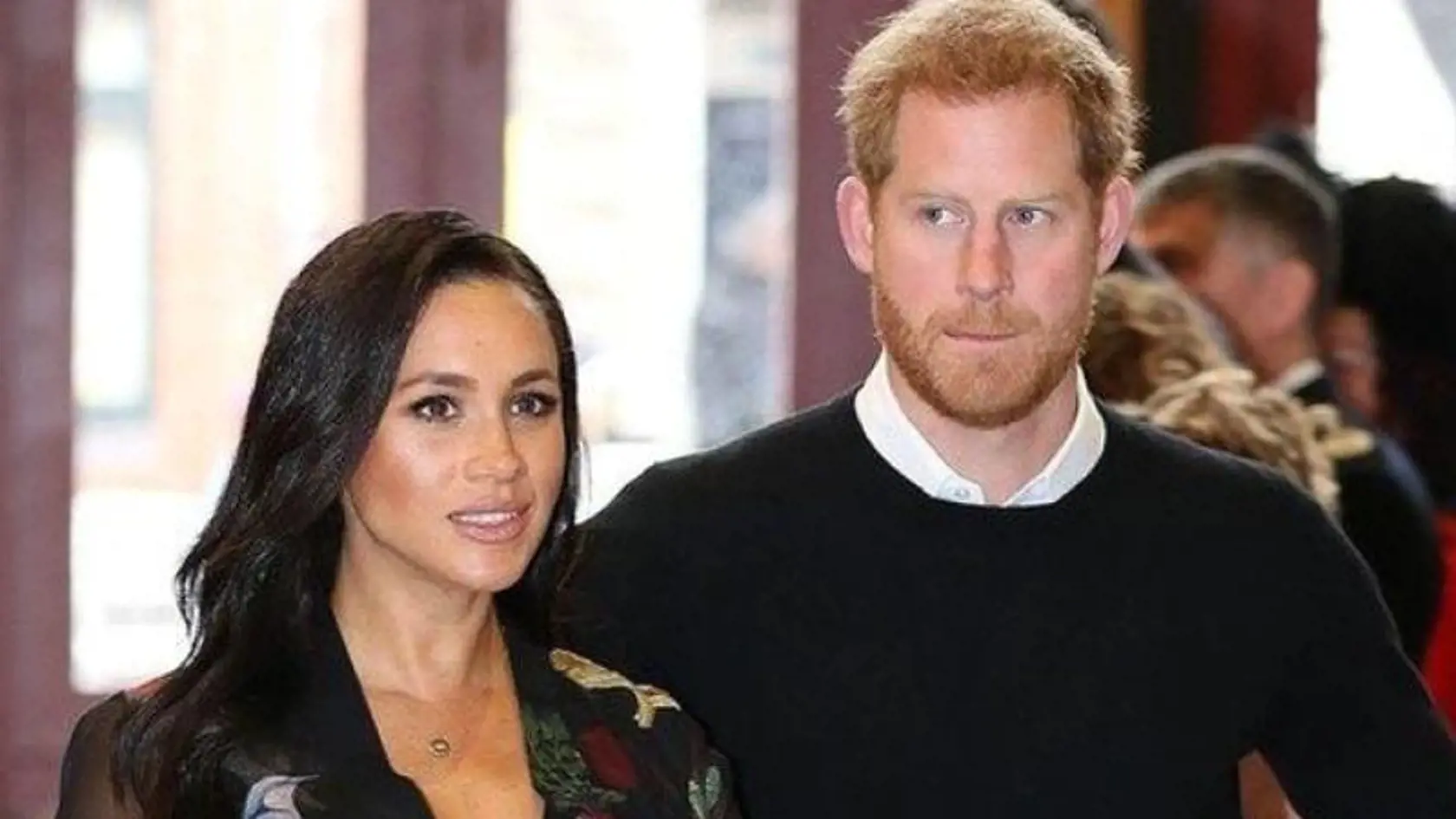 V novom škandlále Harryho a Meghan má prsty aj princ Charles, lebo...