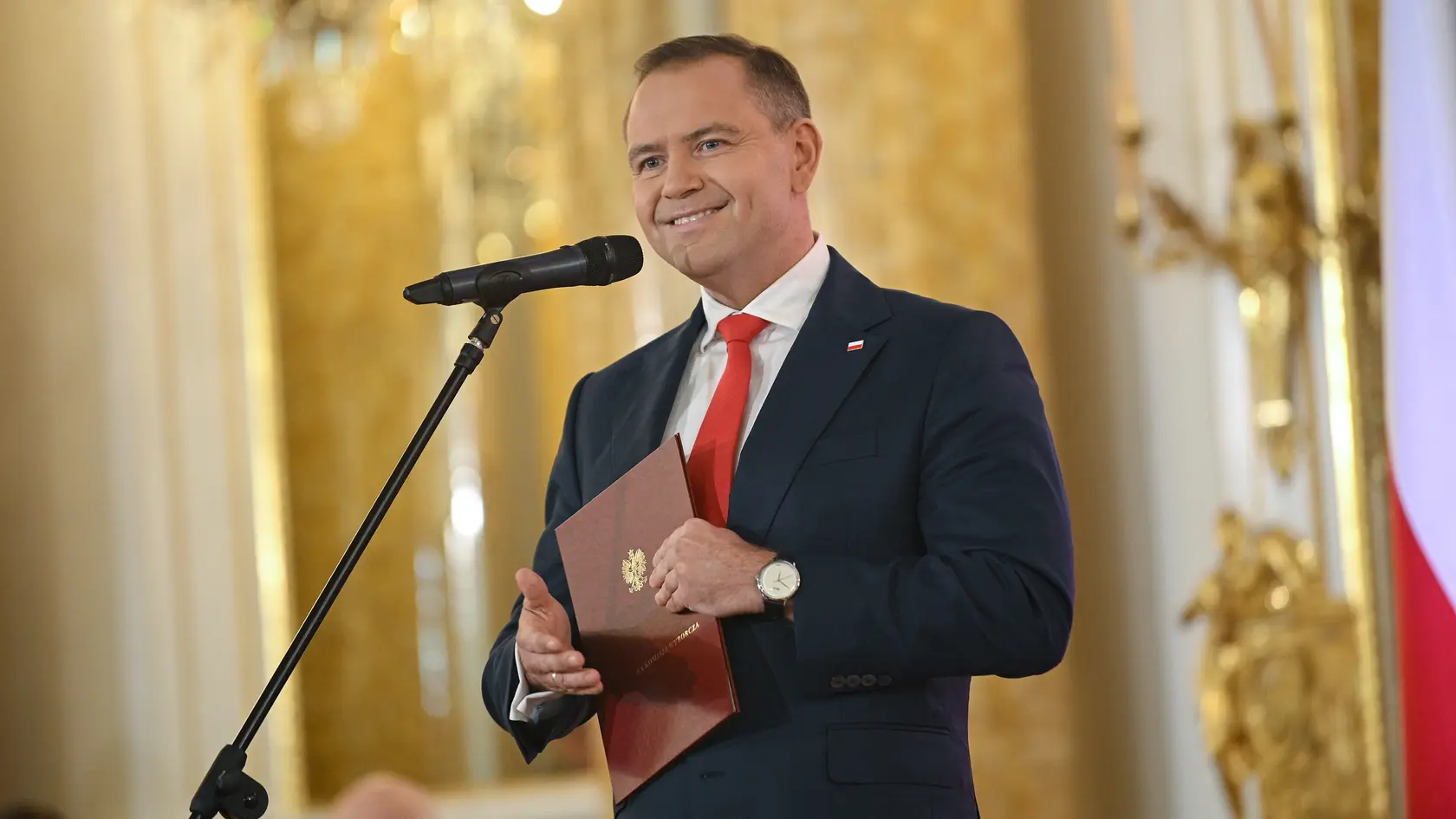 Karol Nawrocki reční po prevzatí osvedčenia o zvolení do funkcie hlavy štátu od Štátnej volebnej komisie na varšavskom kráľovskom zámku.