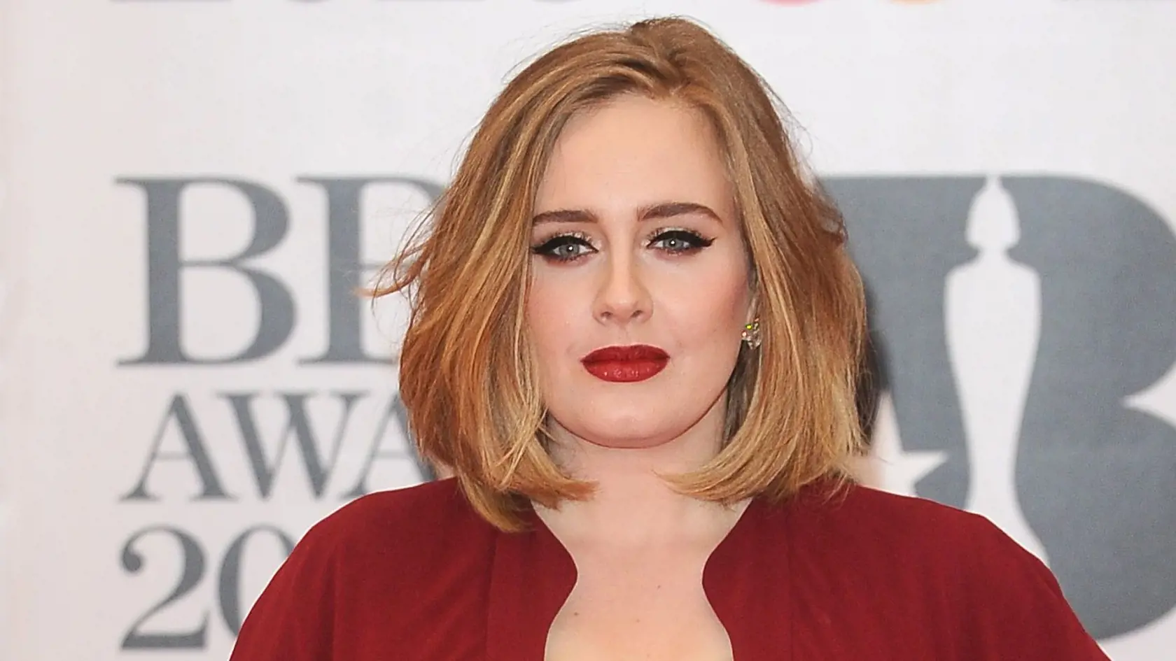 Adele od krku dole je čistá pohroma!