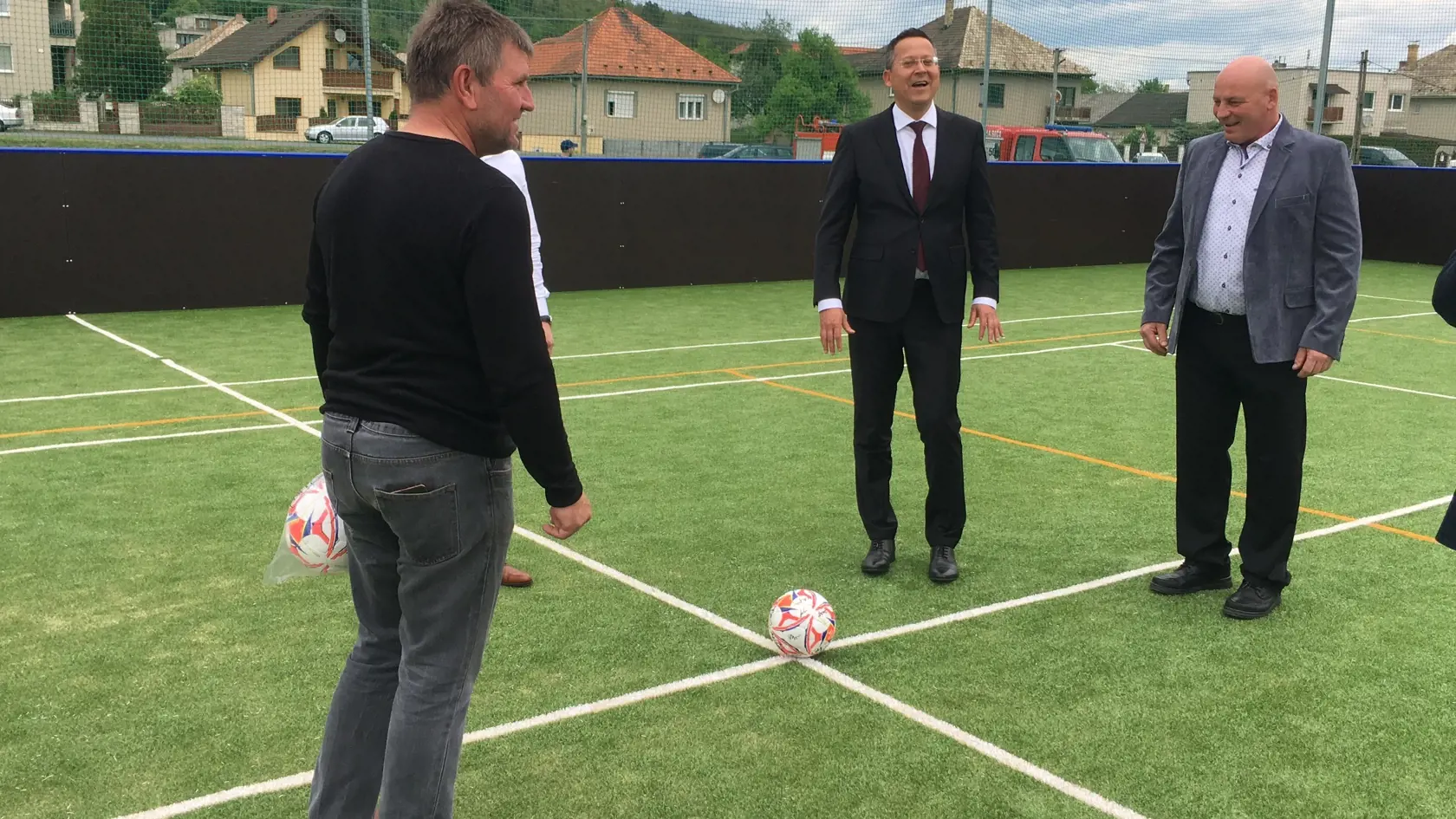 Minister financií sa objavil cez víkend v Brezničke pri Poltári. A kopol si aj do lopty.
