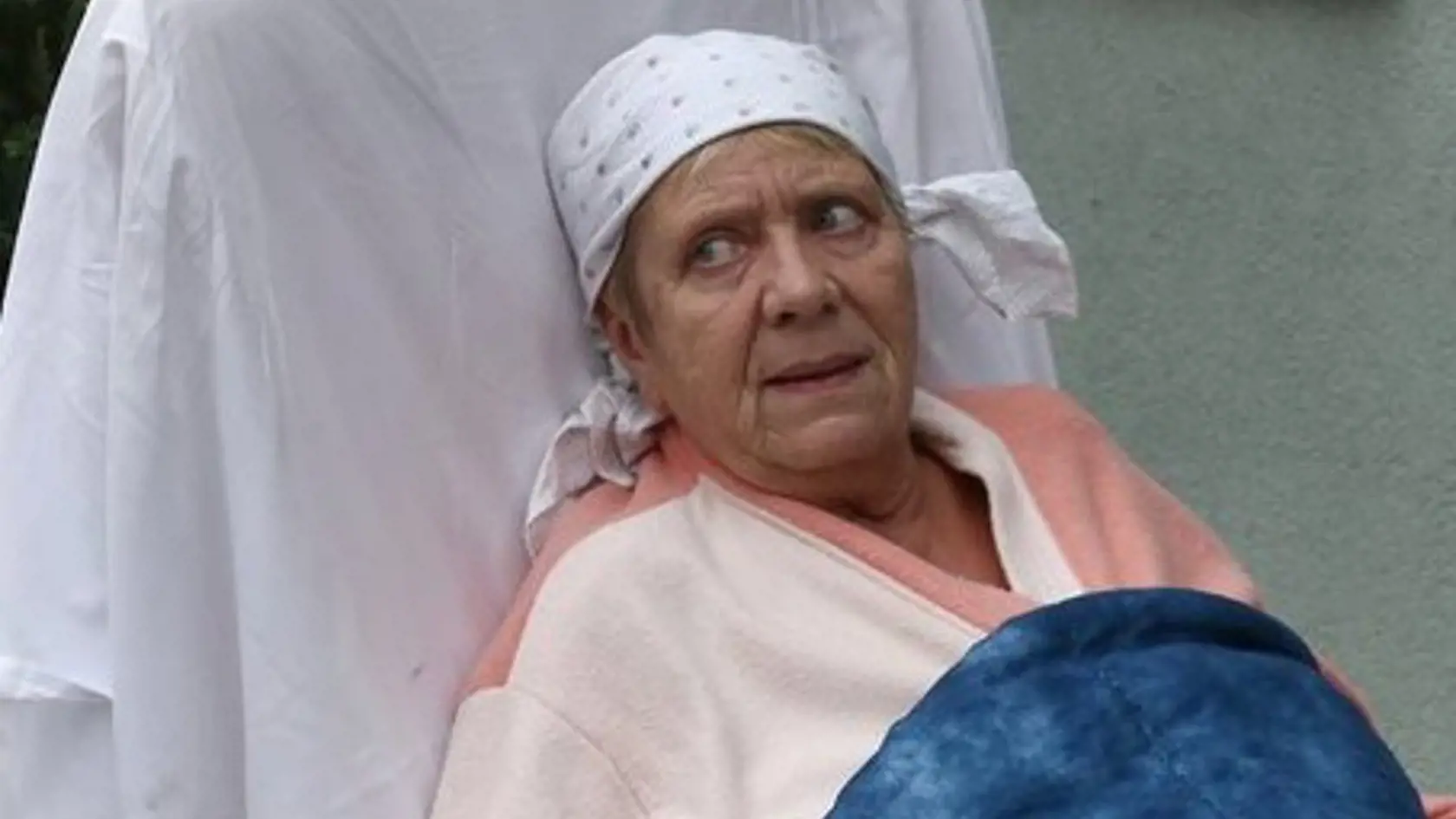 Herečka sa pošmykla v lese a teraz musí rehabilitovať.