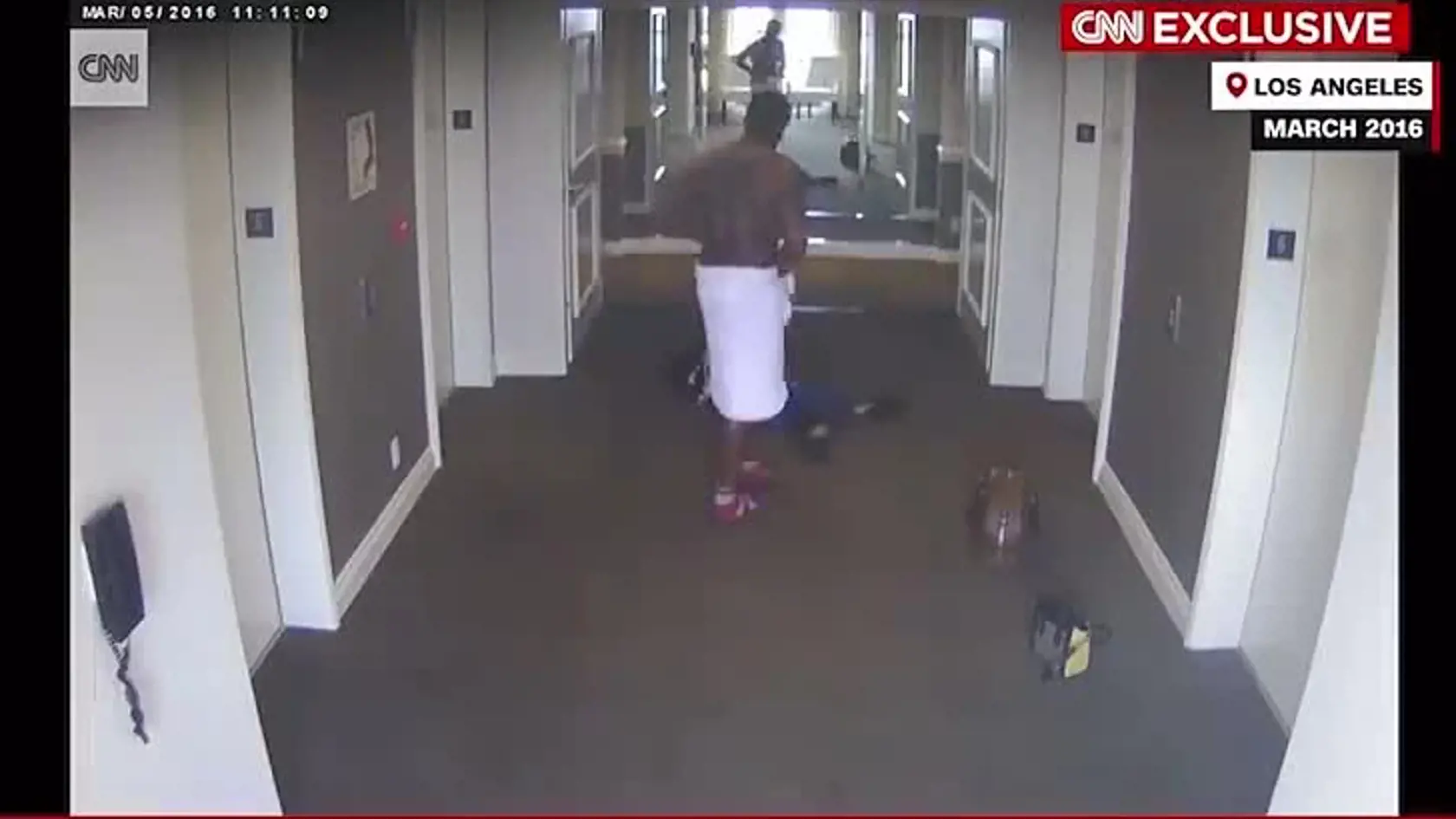 Americká televízia CNN exkluzívne získala video, ktoré zachytáva hrozivé a násilné správanie rapera Diddyho, inak Seana Combsa voči jeho niekdajšej partnerke - speváčke Cassie Ventura.