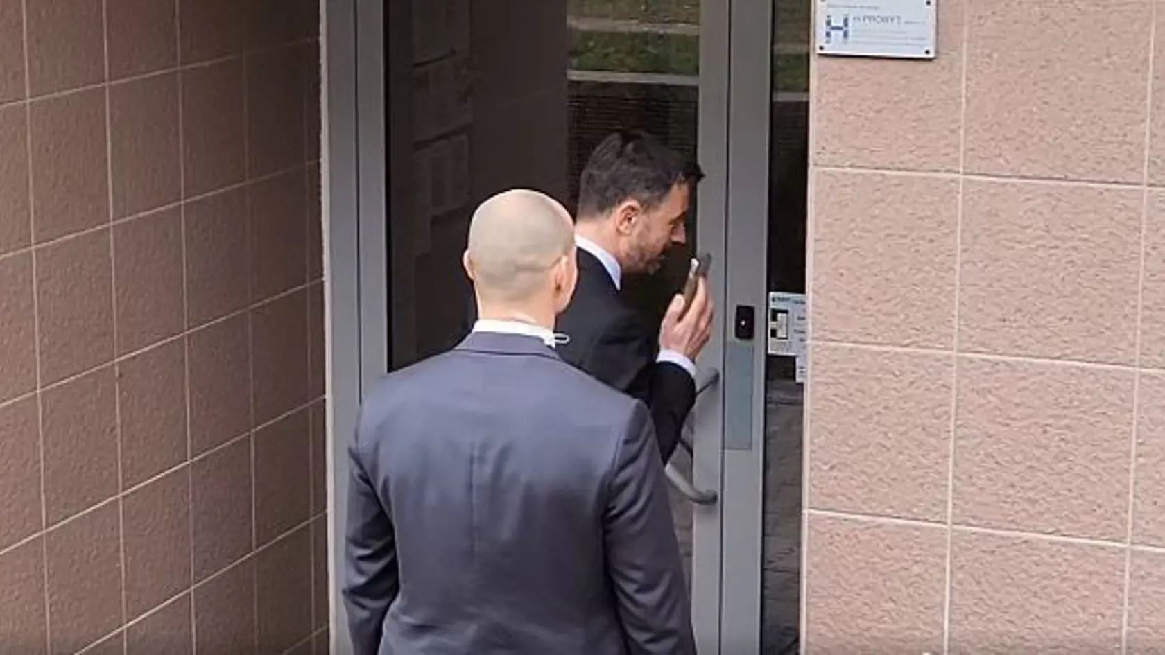 Eduard Heger prišiel včera na obed rokovať k Richardovi Sulíkovi domov.