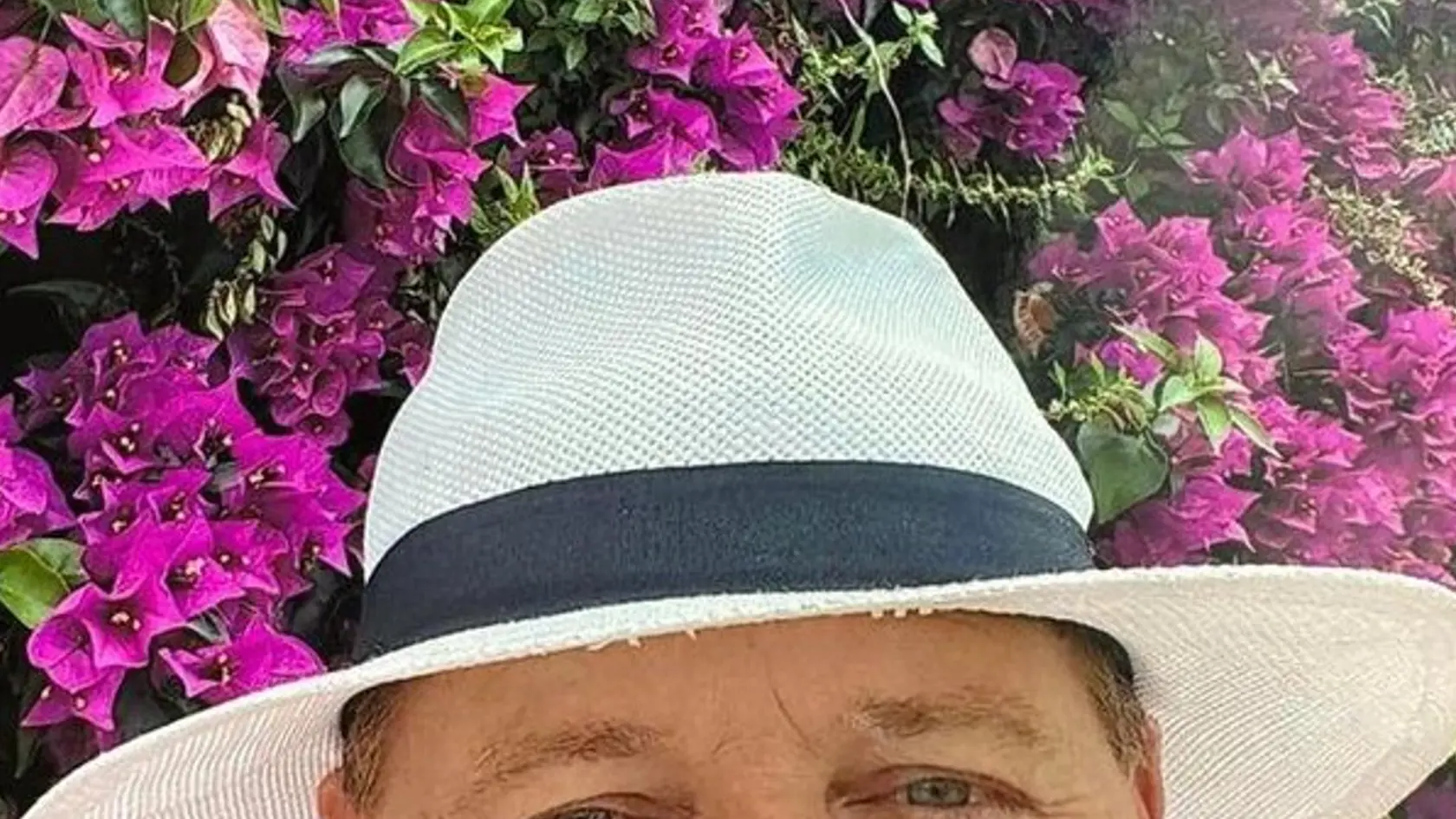 "Áno, som na plánovanej dovolenke na Capri aj s deťmi. Je tu aj Laura a viaceré moje deti. Máme to tu radi a chodíme sem každý rok už takmer 20 rokov. Toto leto sa ešte chystáme na hory na Donovaly a do Tatier. A na konci leta plánujeme ešte Malorku," prezradil denníku Plus JEDEN DEŇ Kollár.